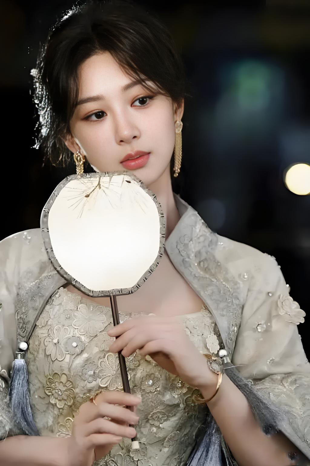 网友们纷纷表示有被今日的杨紫美到窒息,仿佛是千金大小姐的即视感