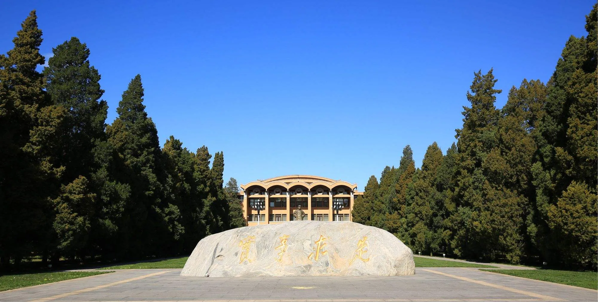 中国级别最高的四个干部学院