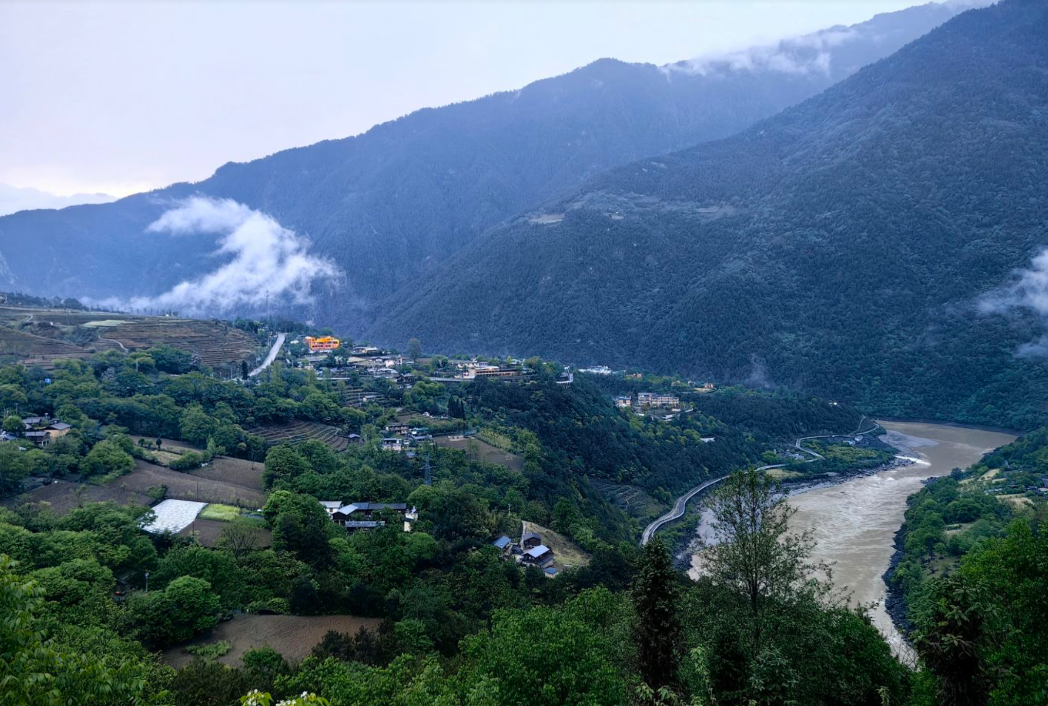 怒江丙中洛 丙察察进藏线的起点,小镇很美,周边有很多