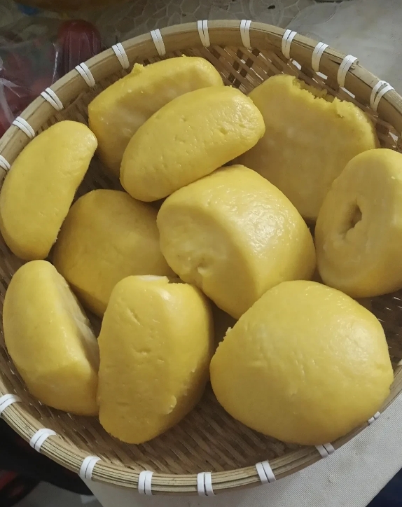 我有两个表姐,家里就她们姐妹两个,没儿子,从小被