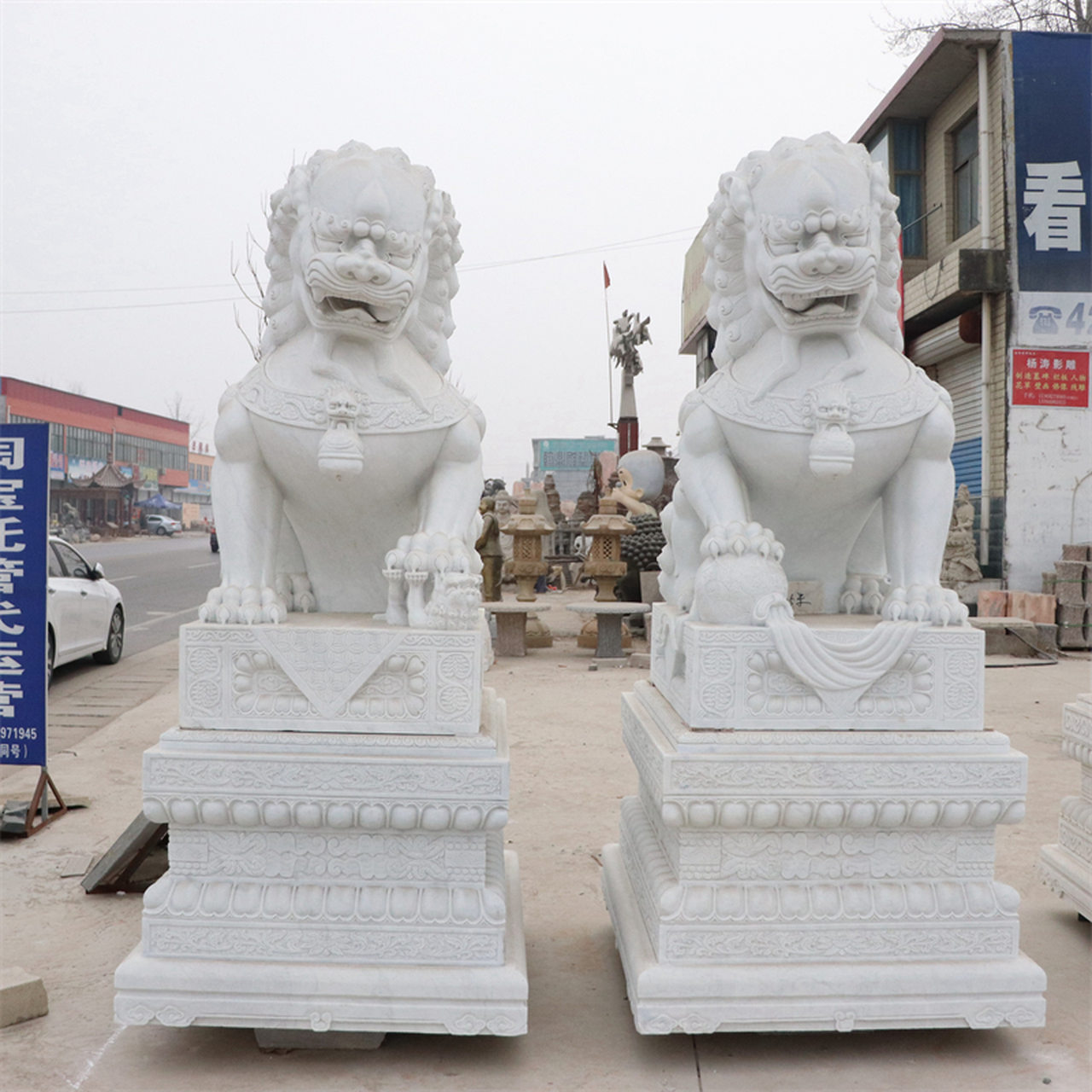 汉白玉石雕石狮子一对 户外园林酒店摆放石雕