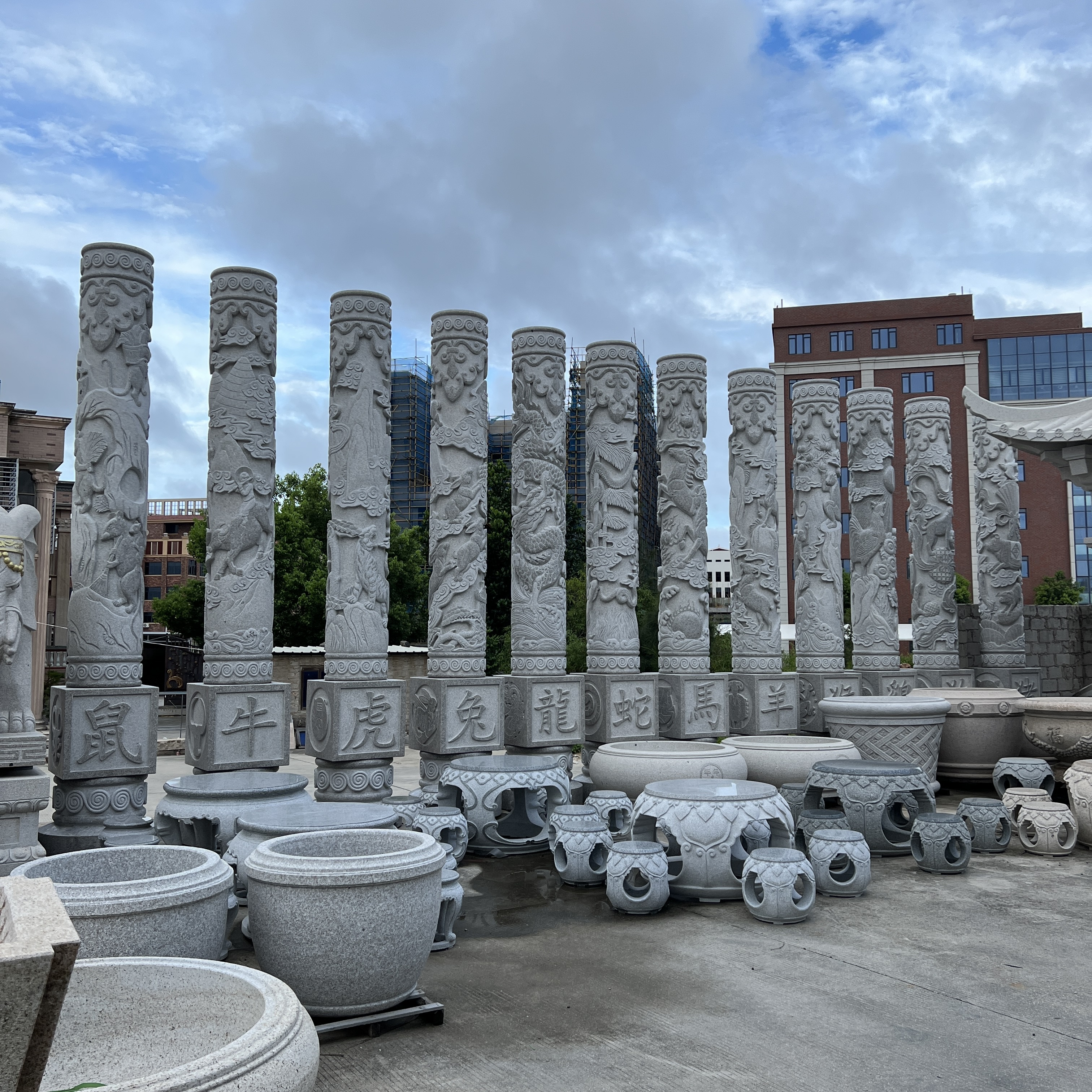 大型石雕柱子 十二生肖柱