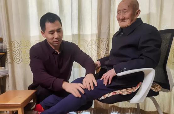 董栋小家庭贫困,妻子离去,自己又没工作,却毅然收养孩子