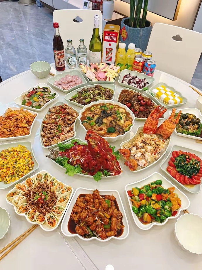 婆婆过65岁生日,我顶着炎热做了20个素菜,大姑姐看到却说我偷懒,菜