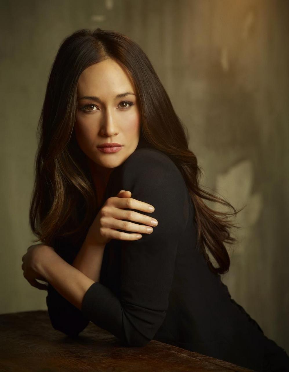 吴彦祖妻子lisa侧脸看上去有点像张柏芝.