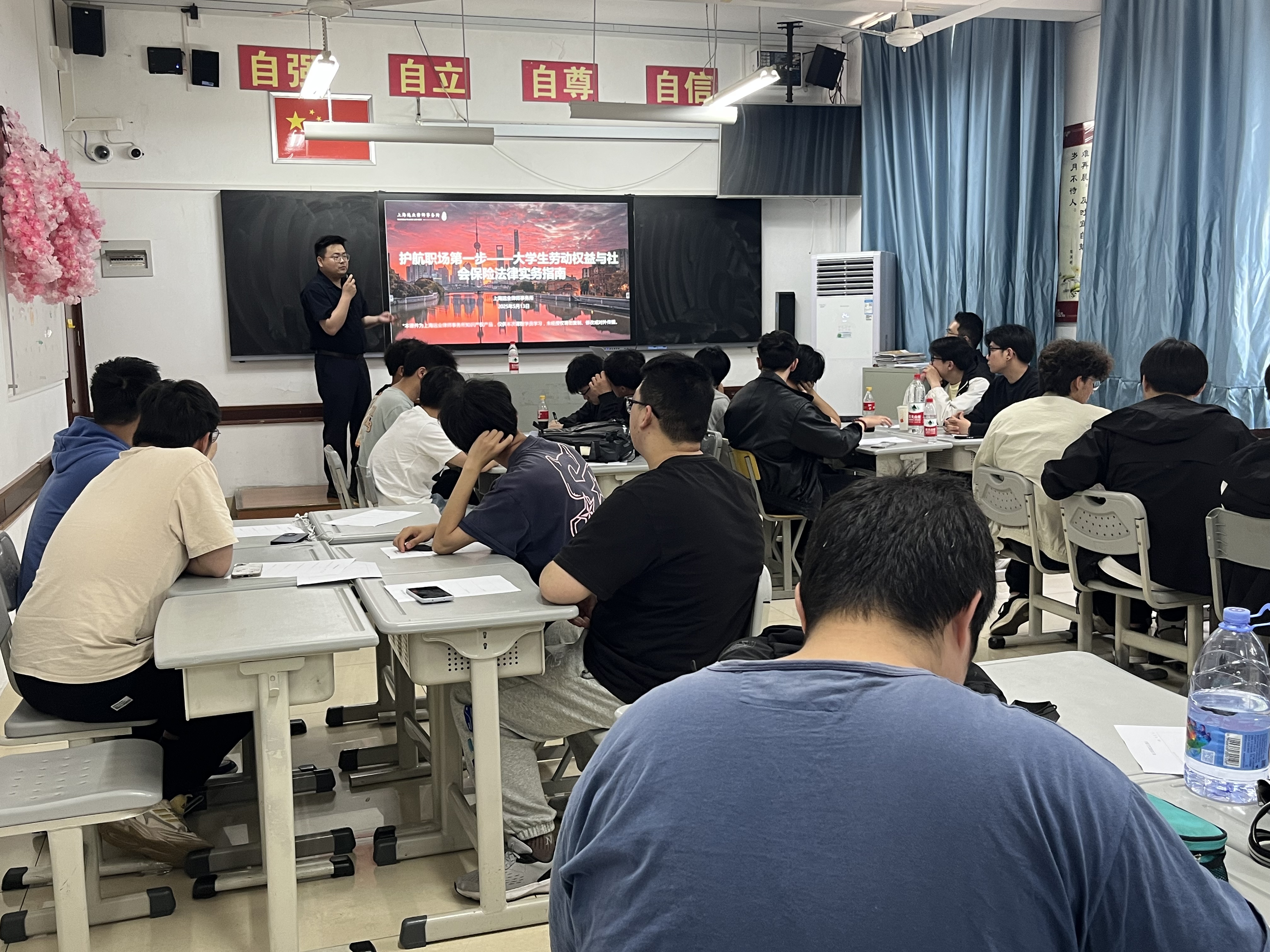 毕业季将至,为护航毕业生顺利迈向职场,提升劳动权益