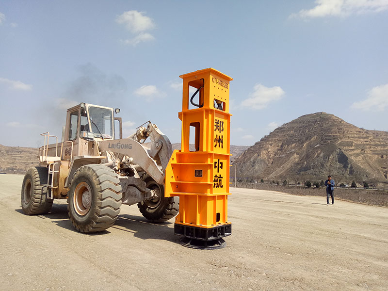 冲击夯实机下夯锤直径 1.0米,夯击点与夯击点的中心距离多设定为 1