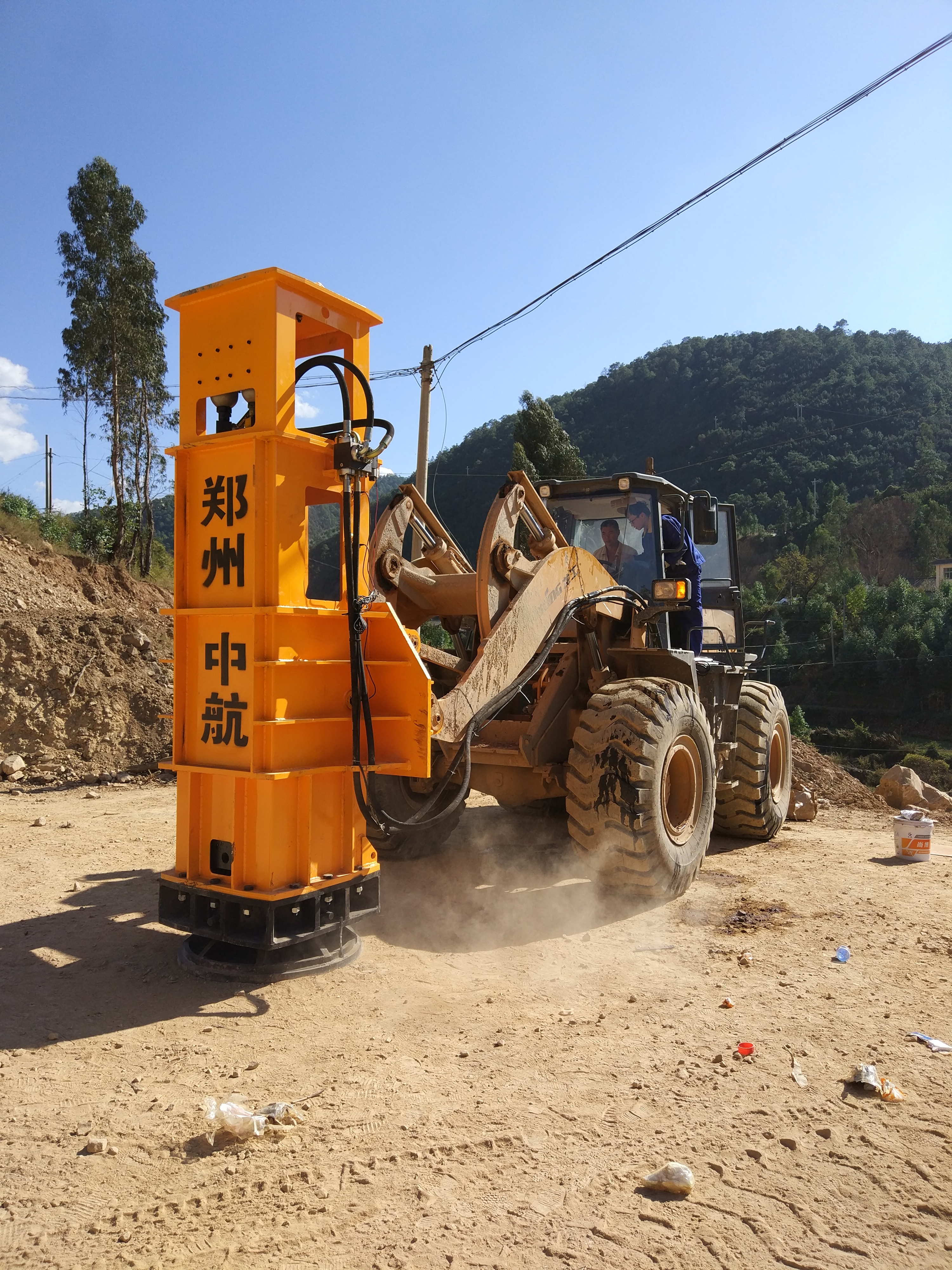 液压强夯机或轻型夯实机都是我们通常说高速液压夯实机的别名