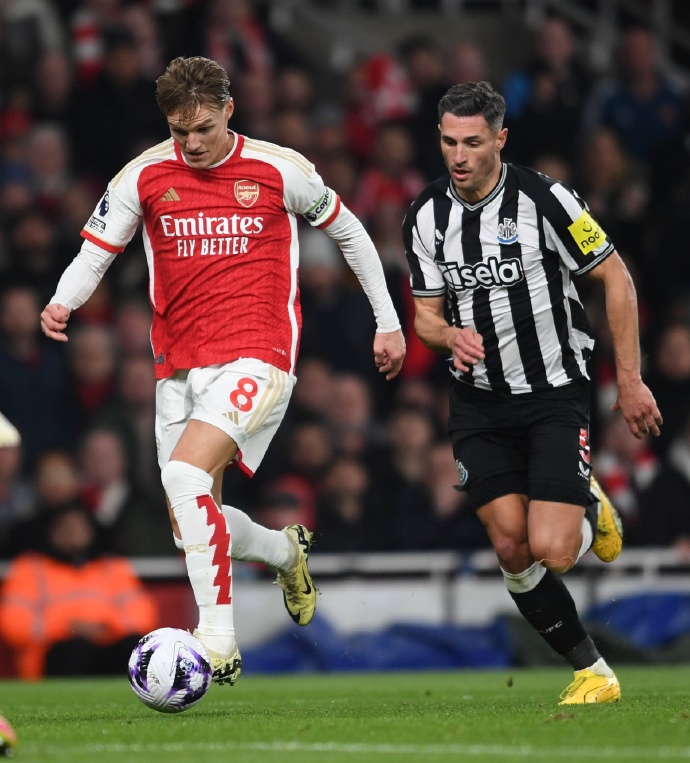 阿森纳主场逼平对手继续保持不败(阿森纳主场战绩)