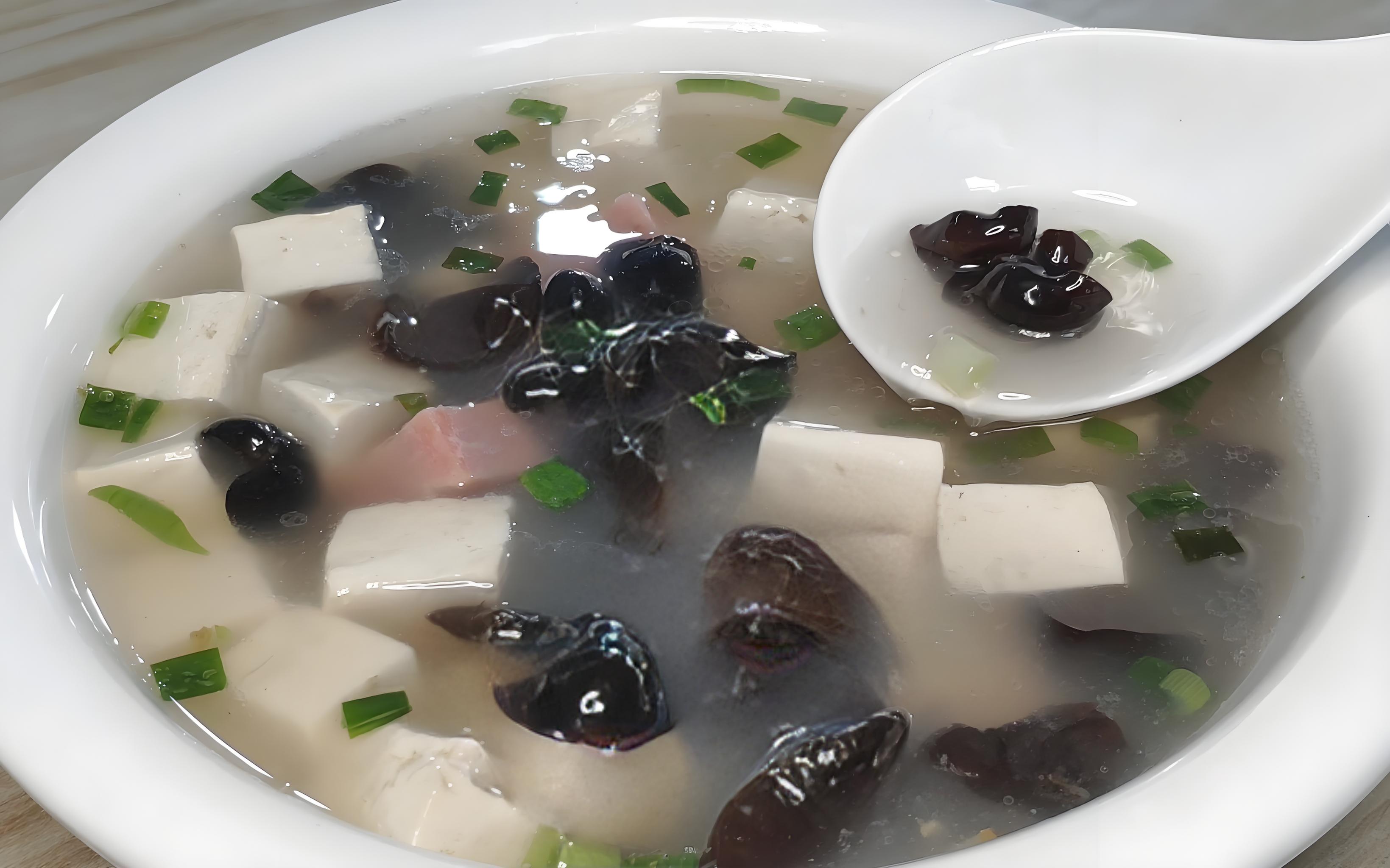 减肥养生菜谱大赏# 在探寻减肥与养生的美味结合时,木耳豆腐汤以其