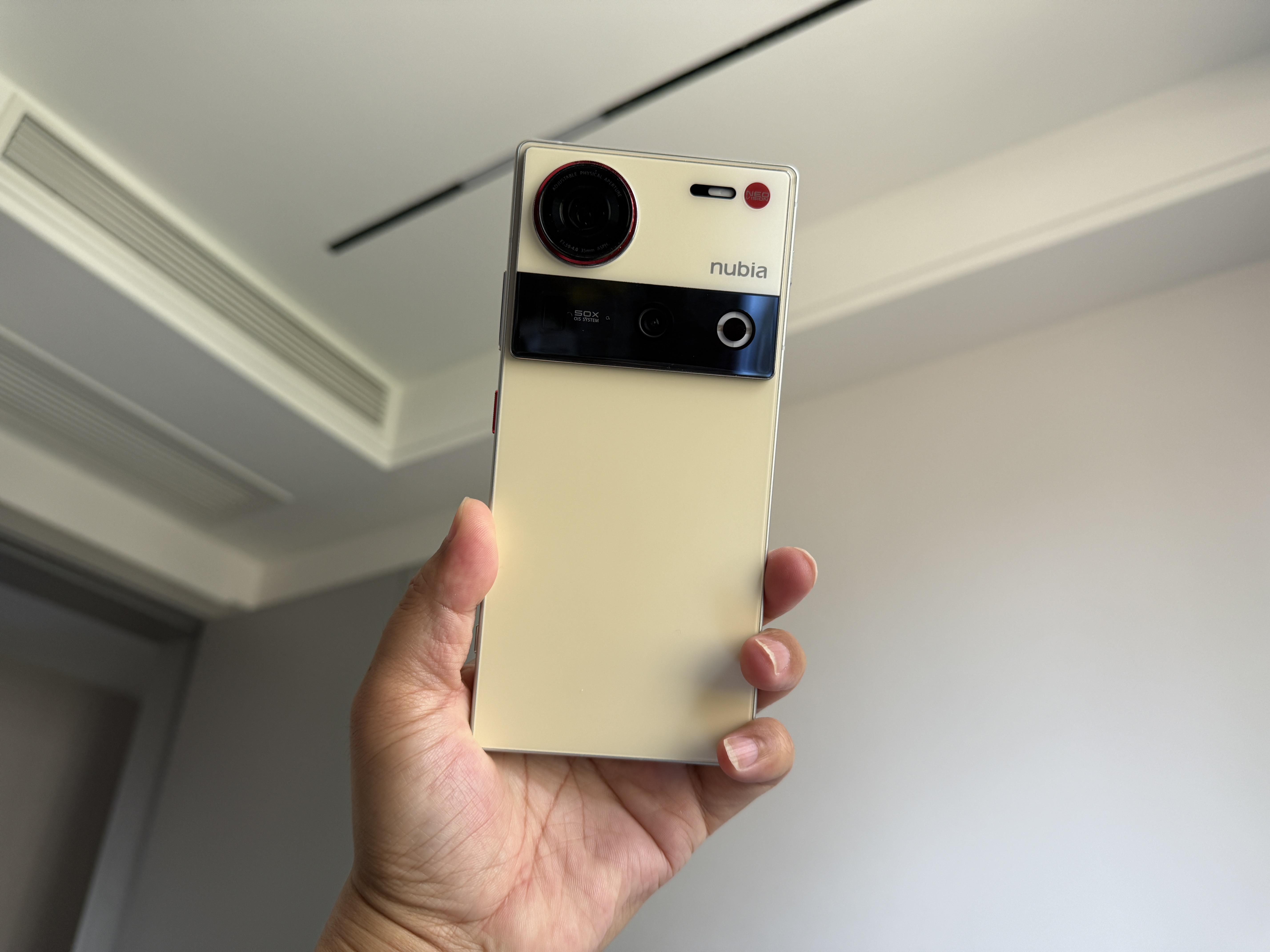 所以,哪家屏下摄像头技术最强iphone18pro外观巨变iphone18proiphone