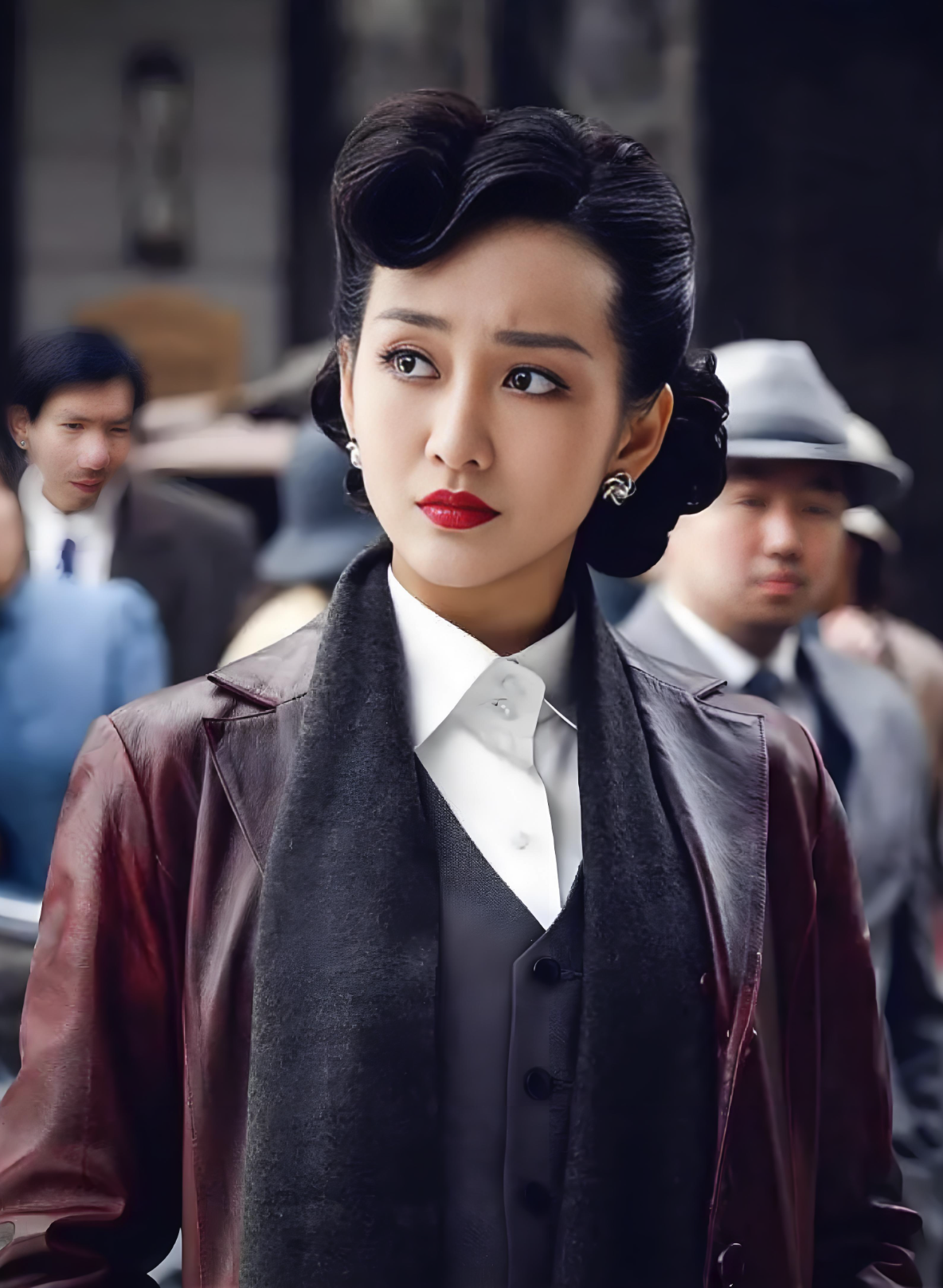 王鸥40多了,依旧俏丽动人,尤其是《伪装者》里面的汪曼春,给我记忆