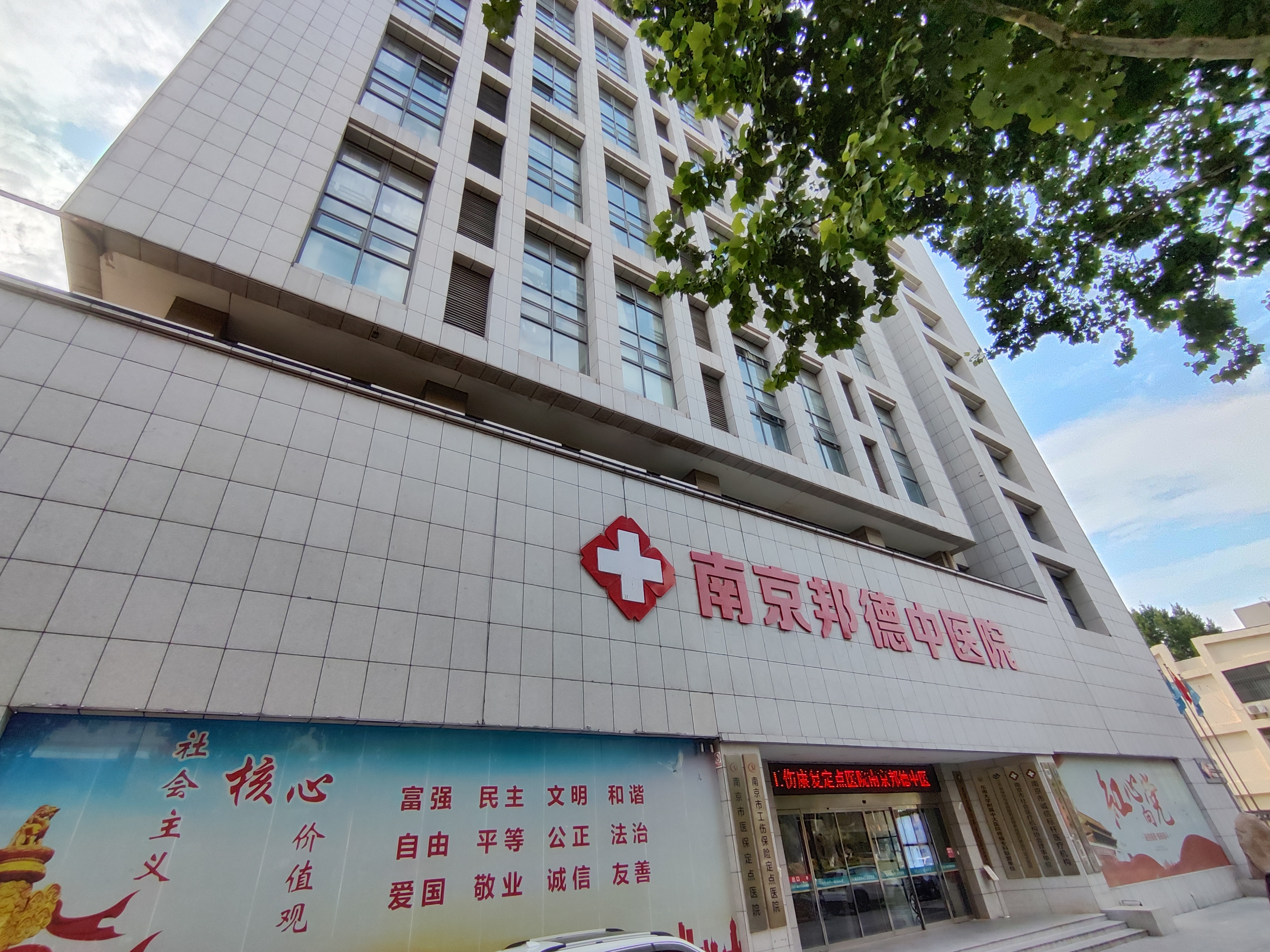 小伙是安徽的,今年26岁,成家好多年了,每次都是匆