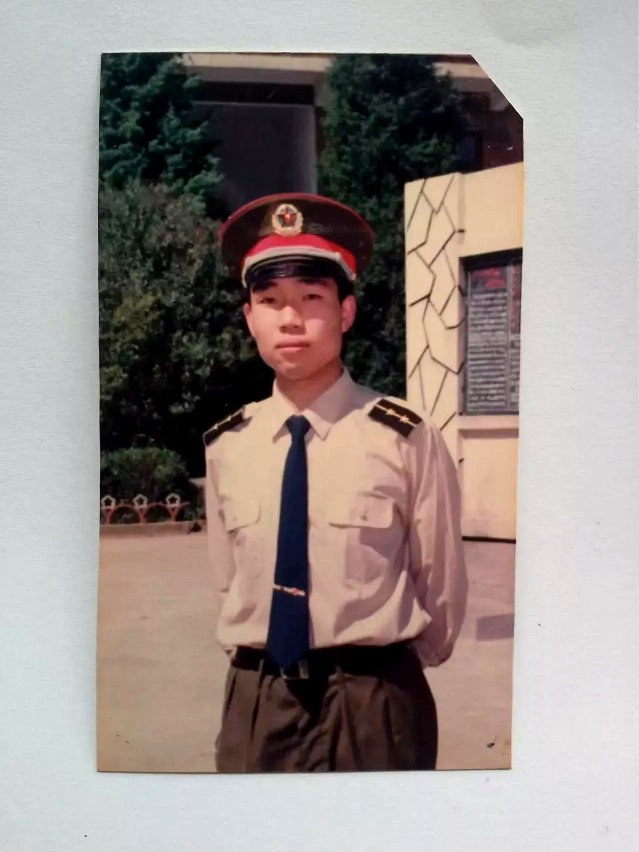 我是四川人1984年高中毕业考上军校1988年分到部队干了12年