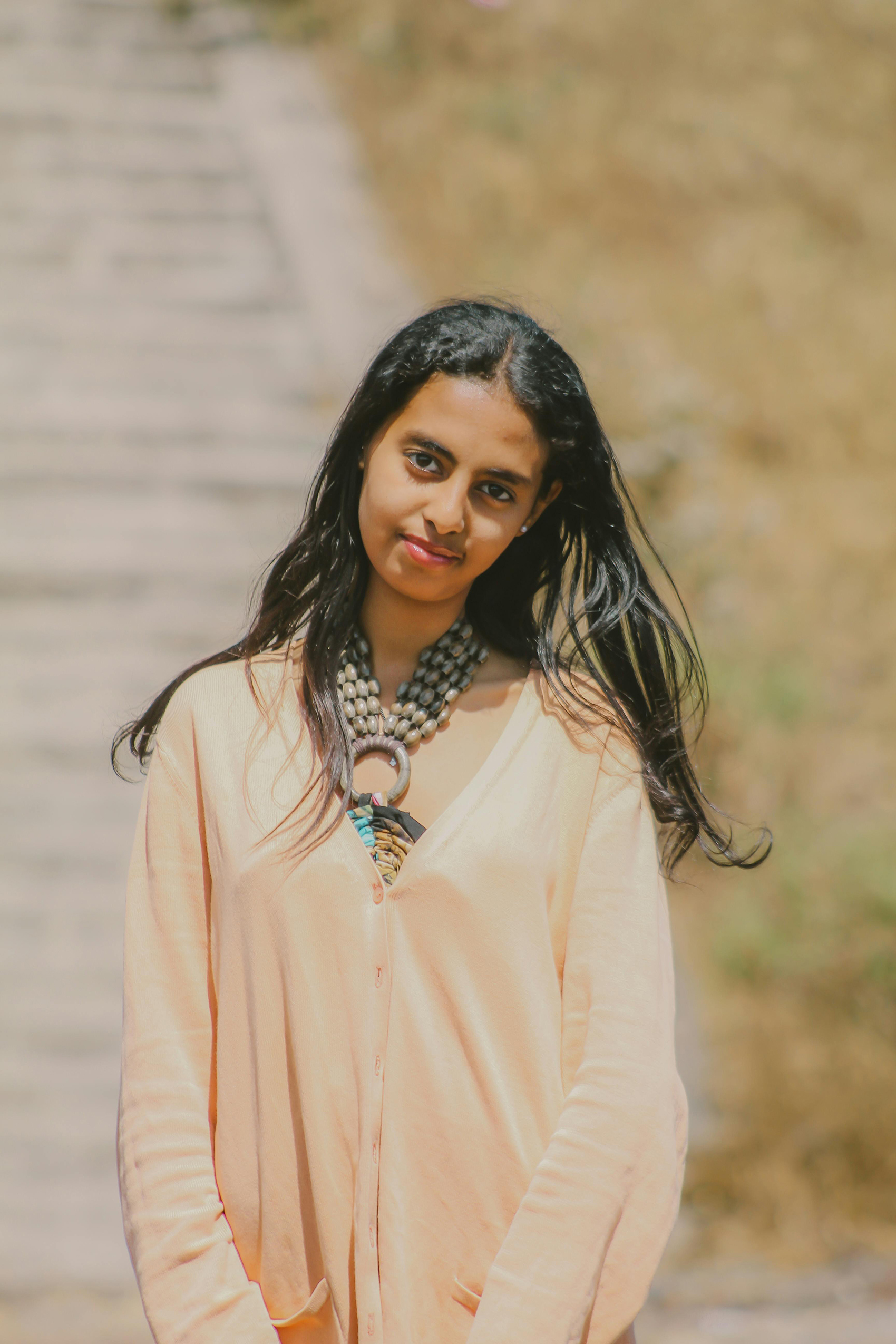 一组埃塞俄比亚美女户外照片