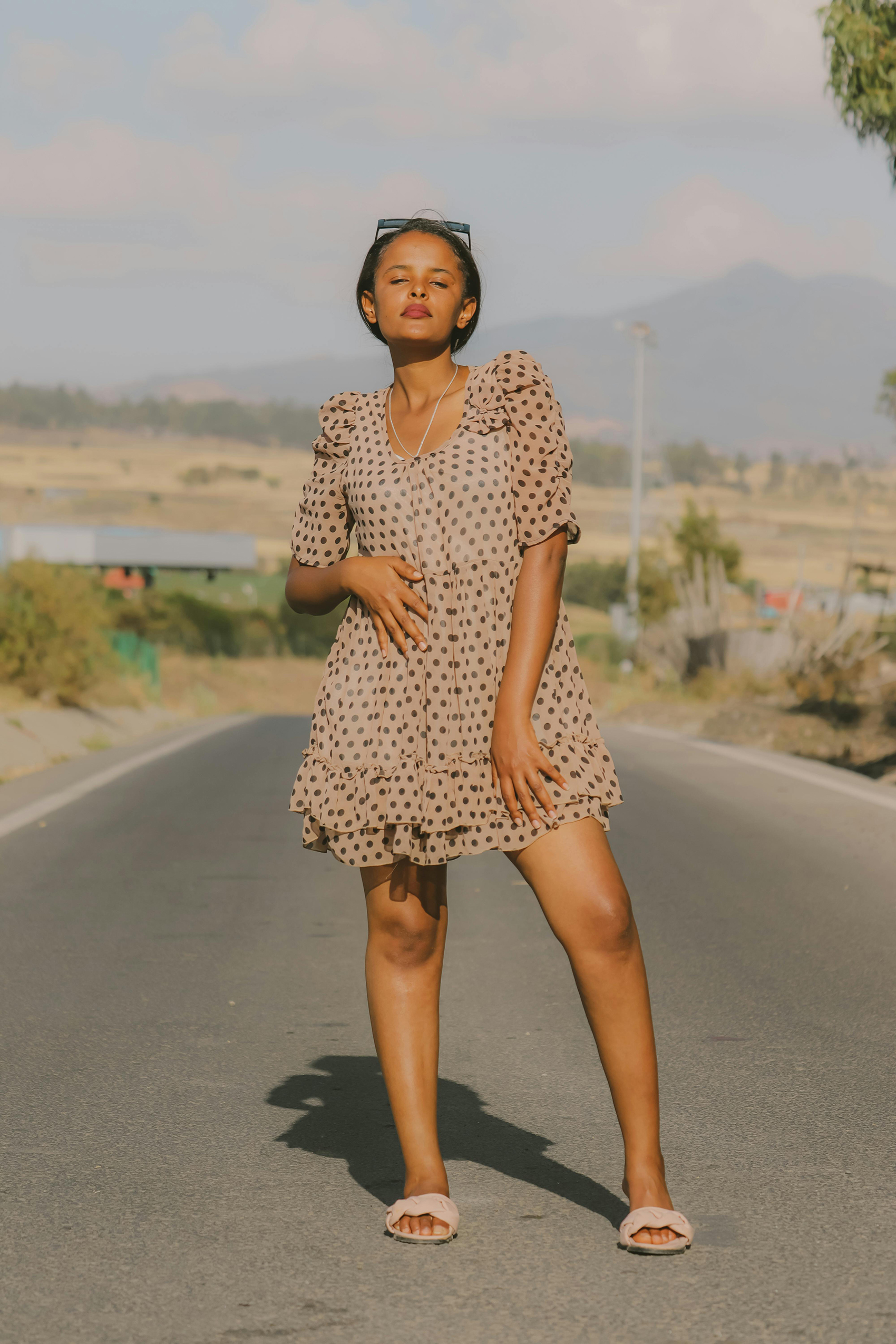 一组埃塞俄比亚美女户外照片