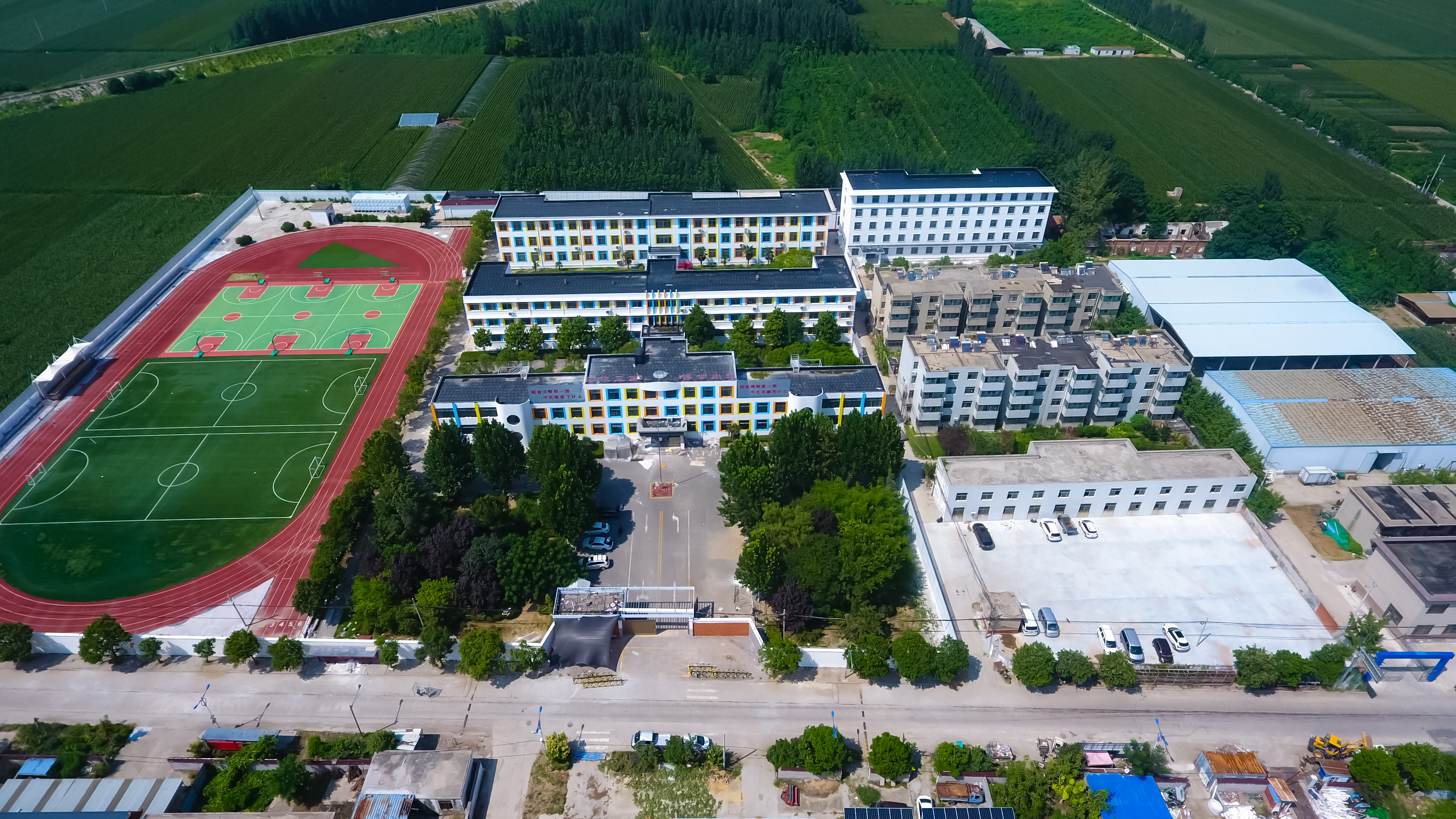 中学教学楼图片青堆子初级中学俯视图富民行知中学该娑院⒆优涯娌活 