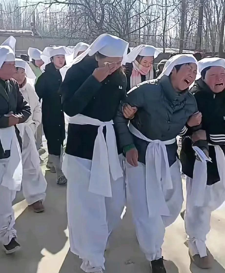 哭丧农村大娘奔丧完整一套葬礼表情包大发丧