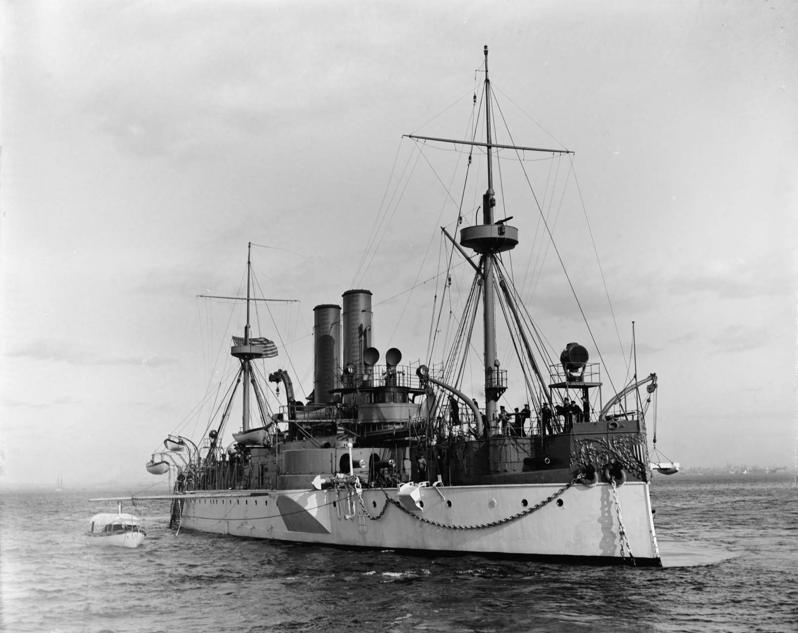 动态夏日征集令# 1896年12月17日美国海军maine缅因号战列舰停泊在