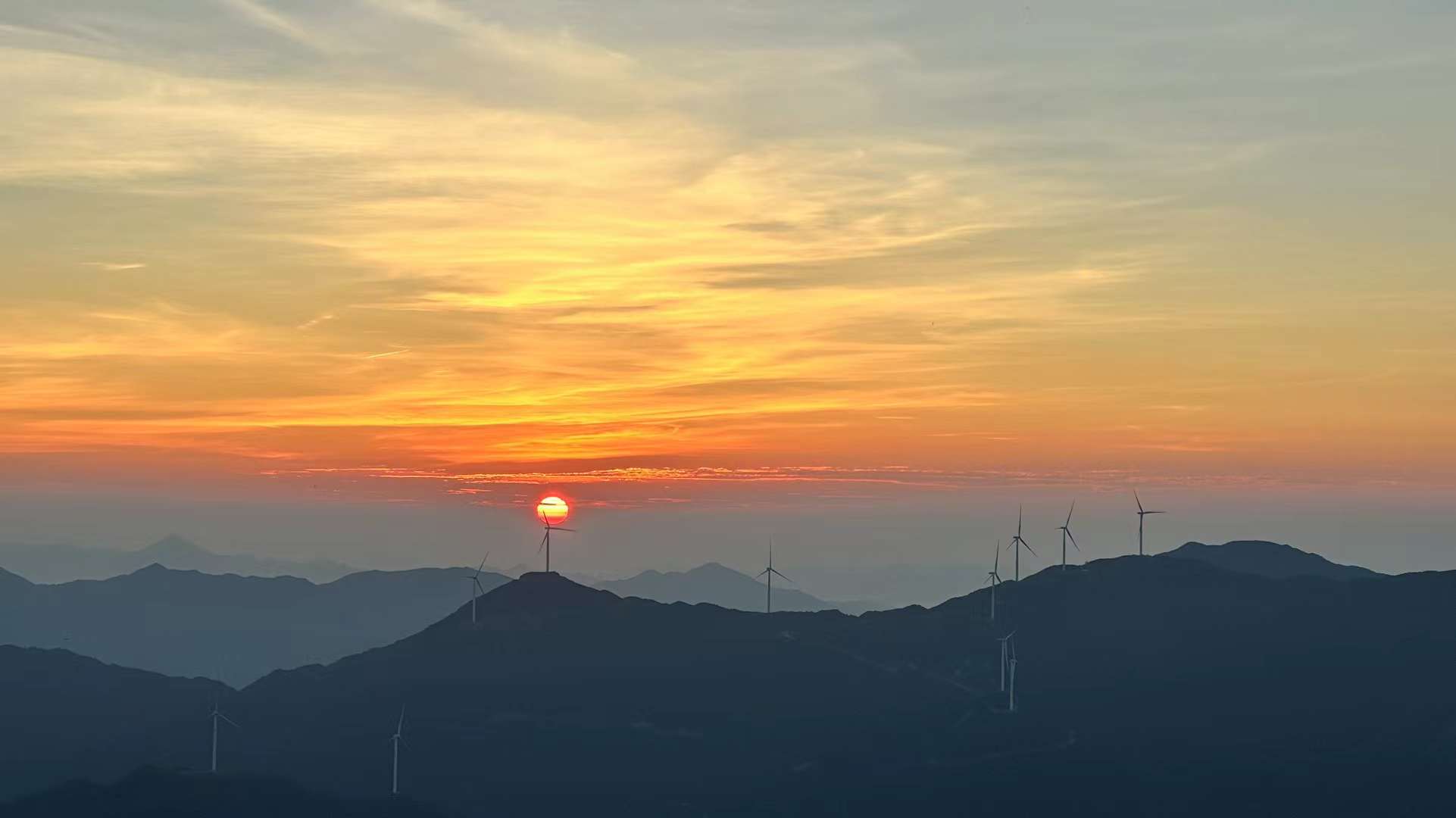 暑期江西好去处# 筑峰顶位于江西省赣州市上犹县双溪乡,是一个著名的