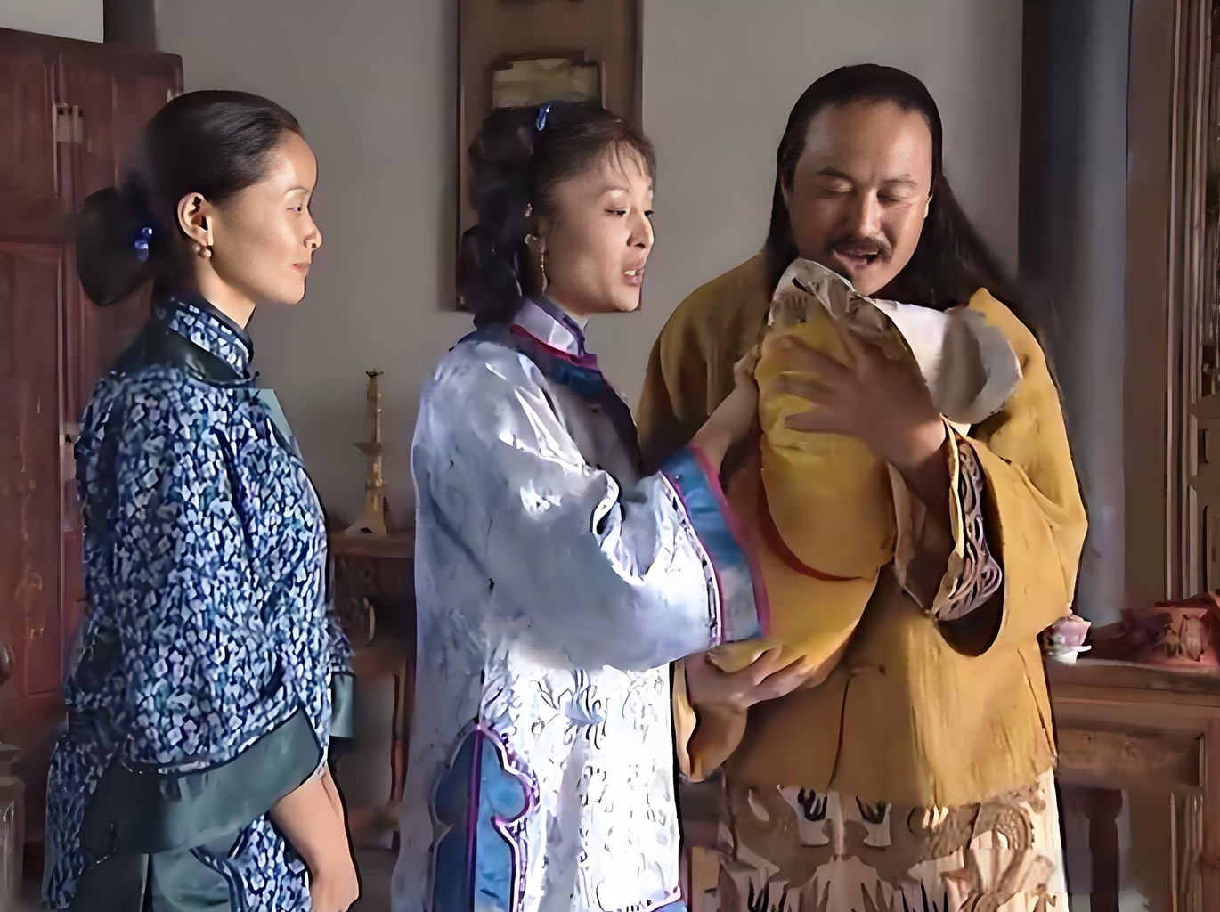 官家娘子吃瓜人(穿越1916我有十个姨太太)