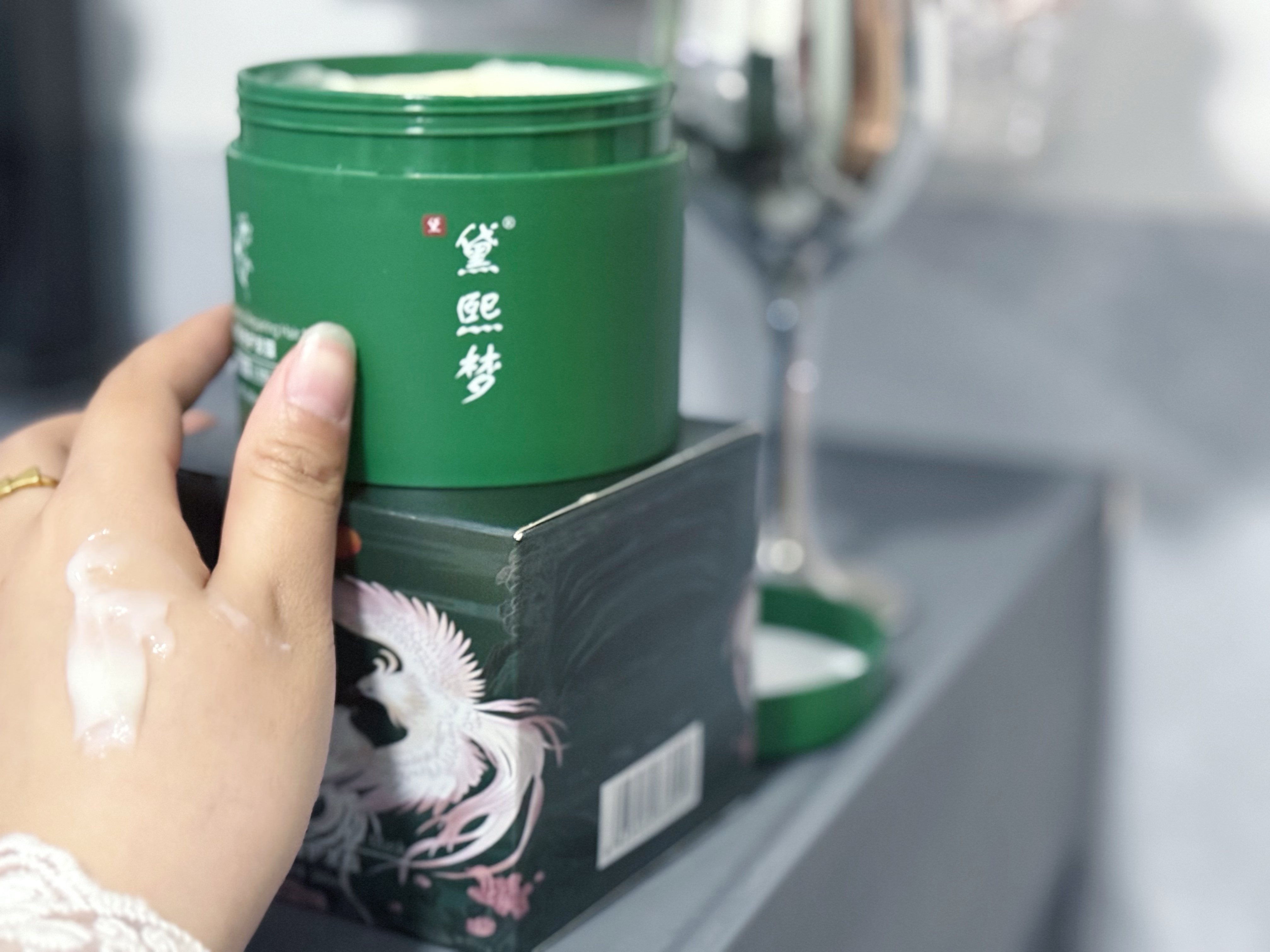 想要秀发如丝般顺滑,发膜护理不可少