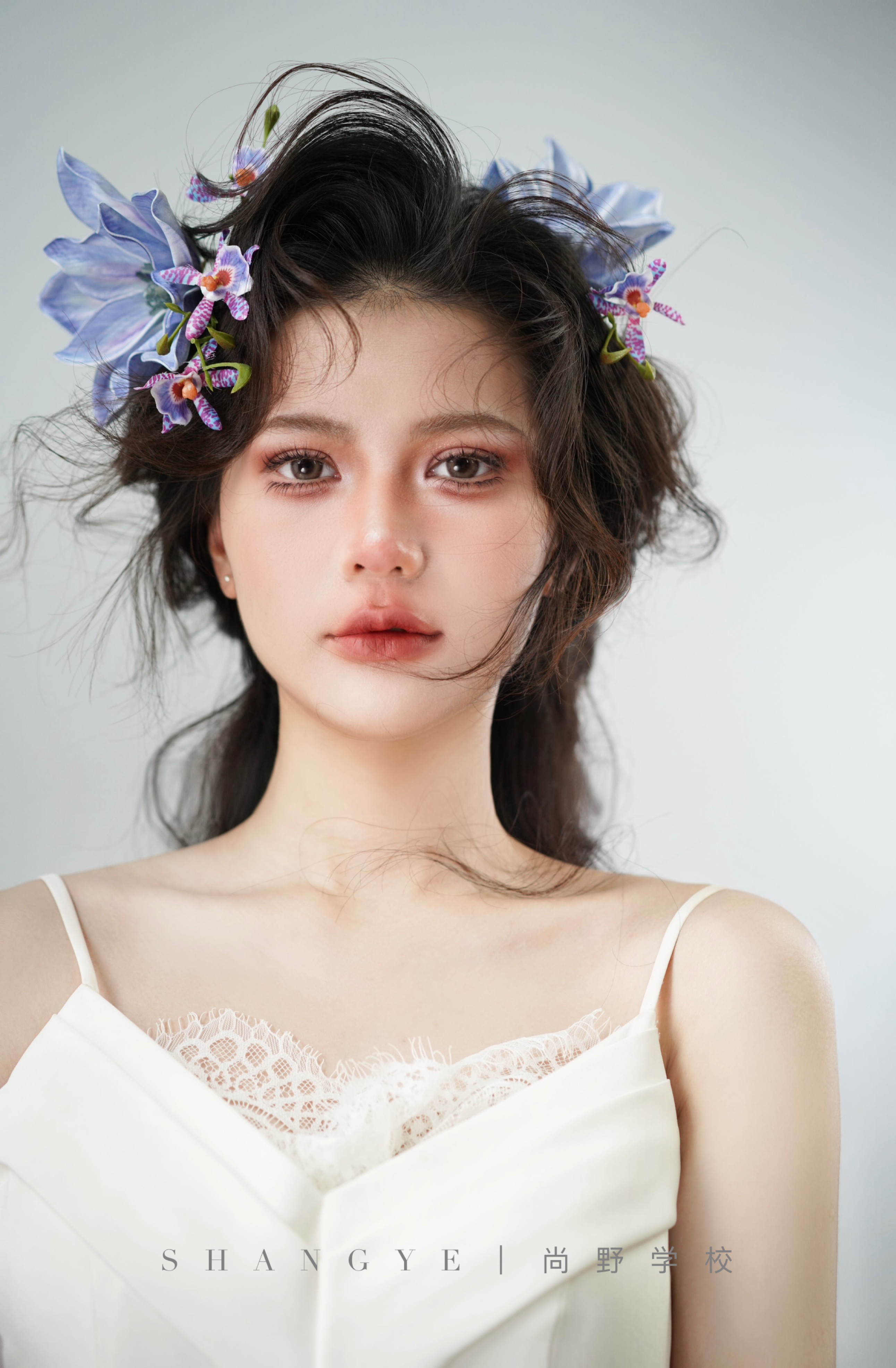 今日尚野分享 | 复古鲜花新娘 浪漫复古做出层次感 搭配手作花饰点缀