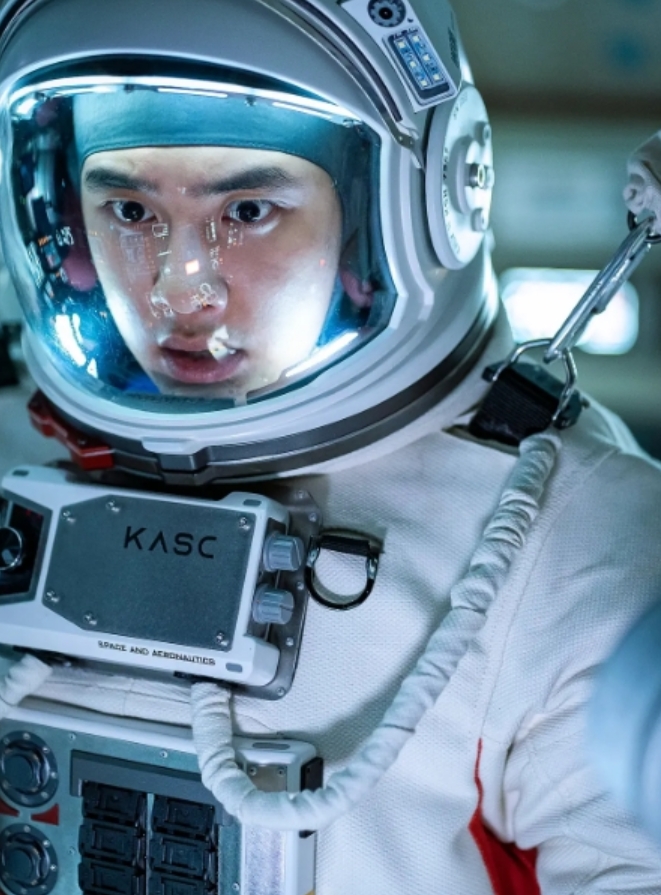 电影中,韩国这次航空任务自然受到了全世界的关注,但是飞船在飞行