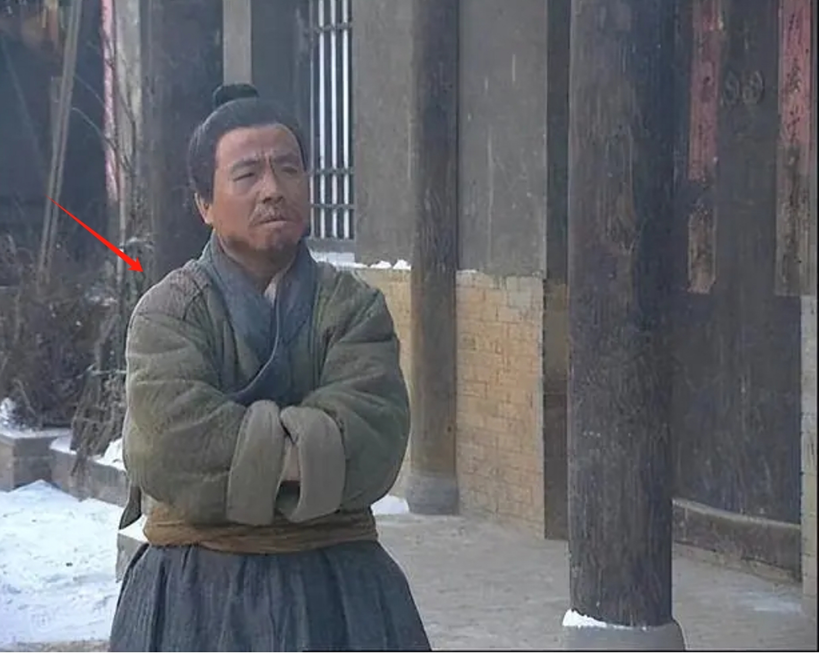 动态连更挑战# 为什么武大郎衣服上,右肩膀的位置有块布?