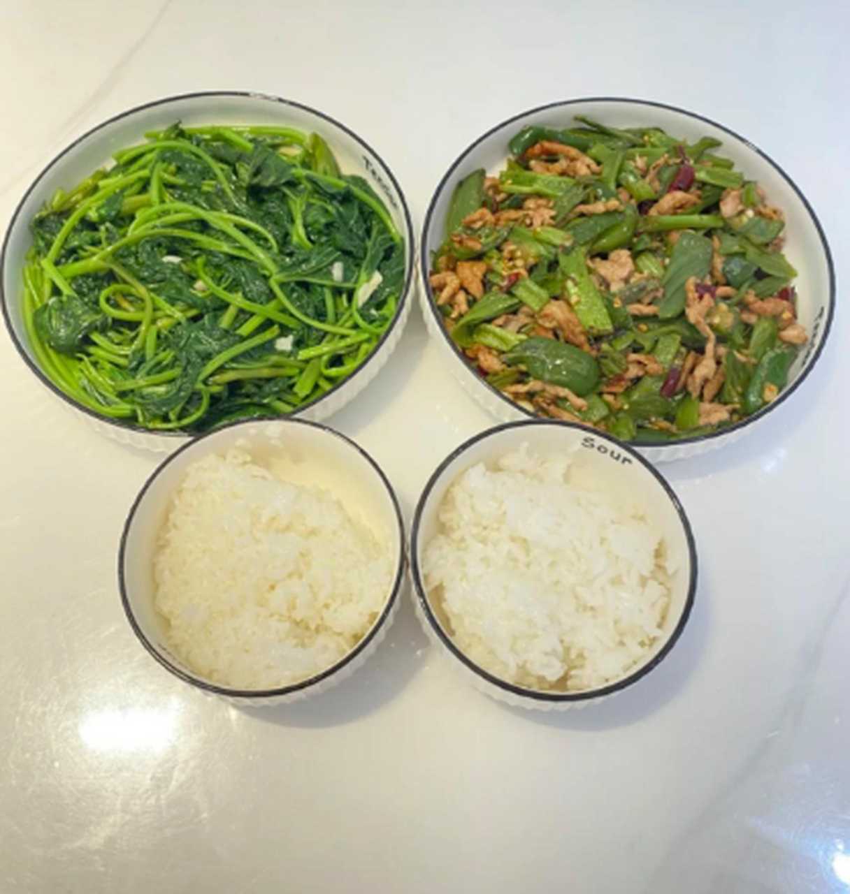 孩子上学,老公出差不在家,我和婆婆的简单午饭!