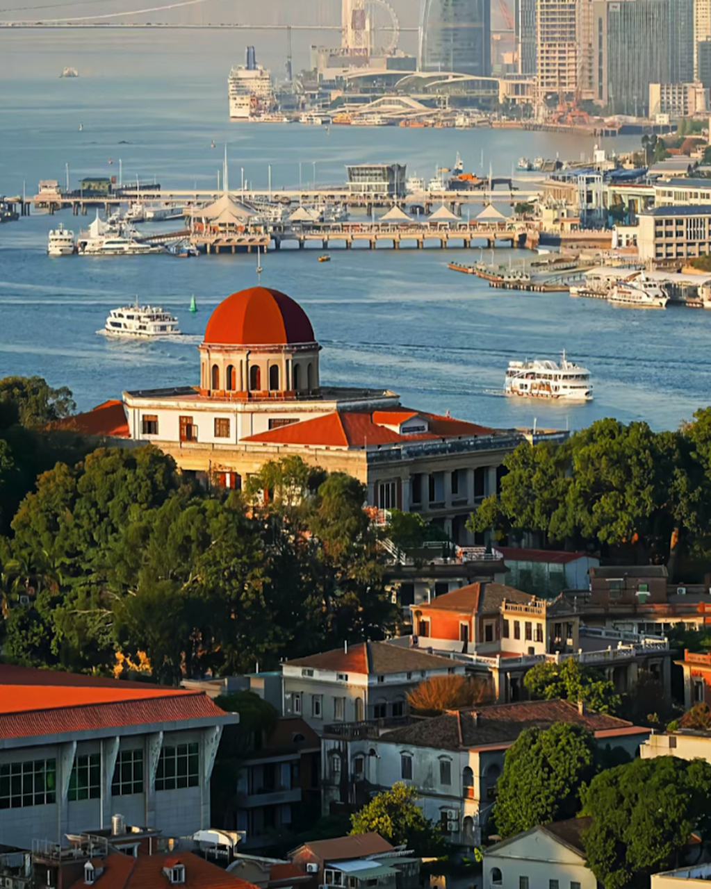 厦门鼓浪屿介绍  景点特色: 鼓浪屿,原名"圆沙洲",位于福建省厦门市