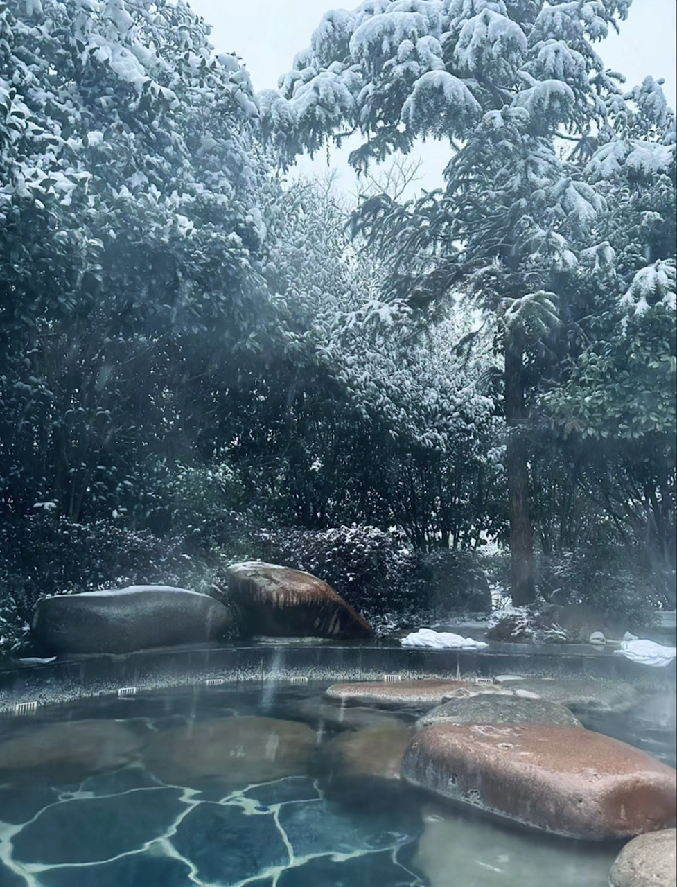 南京汤山温泉介绍  南京汤山温泉旅游度假区位于南京市江宁区汤山街道