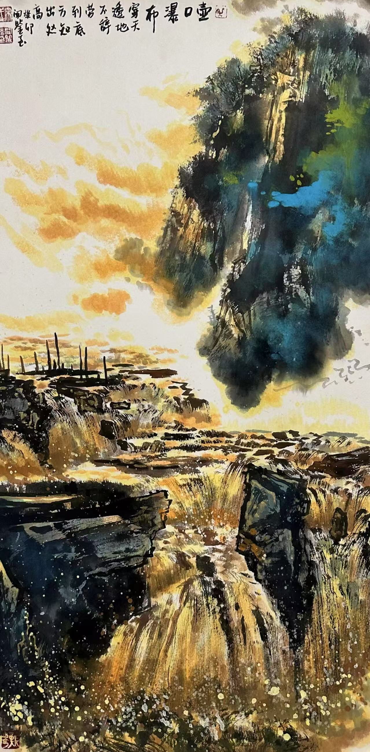 笔尖蘸取五千年的浪涛,宣纸上晕染出九曲回肠