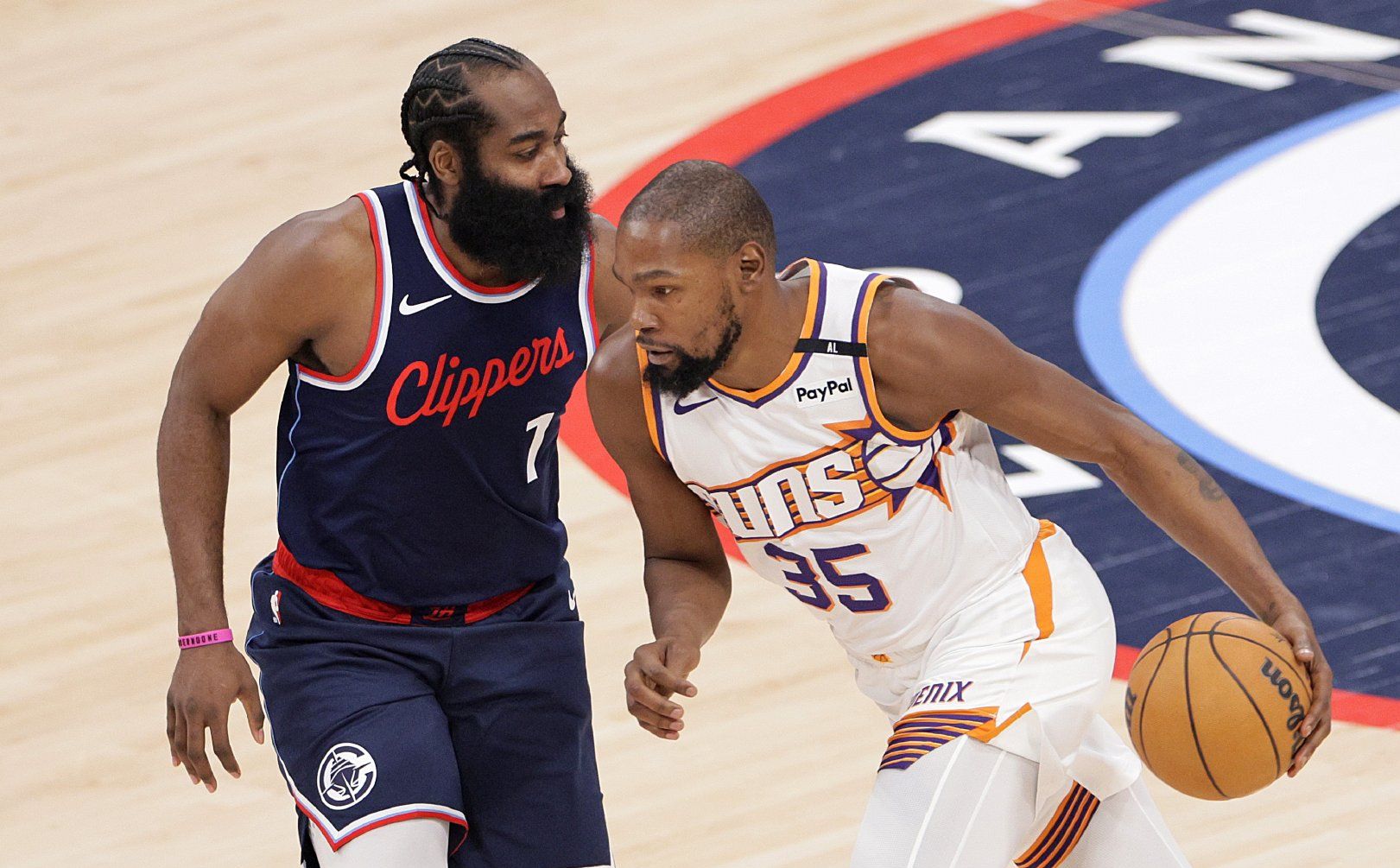 新奥尔良鹈鹕围绕NBA常规赛单刀错失集结日洛杉矶快船备战欧冠之后，山东泰山防线松动备战欧联