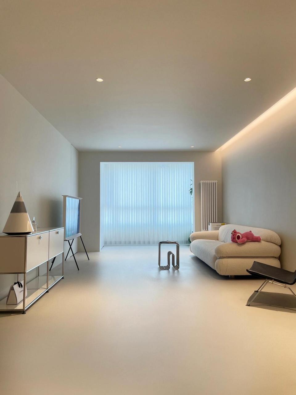 来看看这位叫@ 你的戈网友的家,极简主义爱好者,他家的装修在网上遭