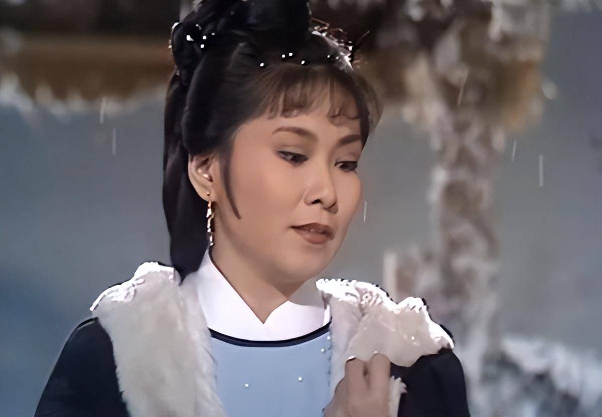 身为杨铁心的妻子,她不但不能帮丈夫分担养家的重担,还一直拖后腿