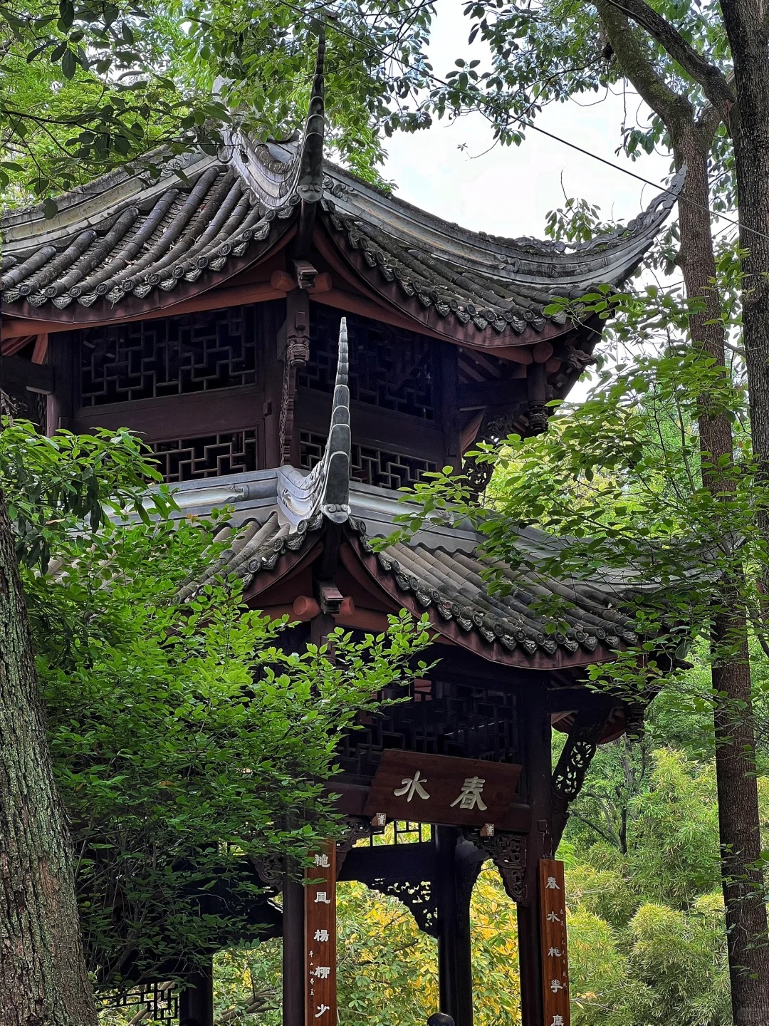 成都杜甫草堂博物馆的建筑风格特别统一木质结构搭配小青瓦每一处都