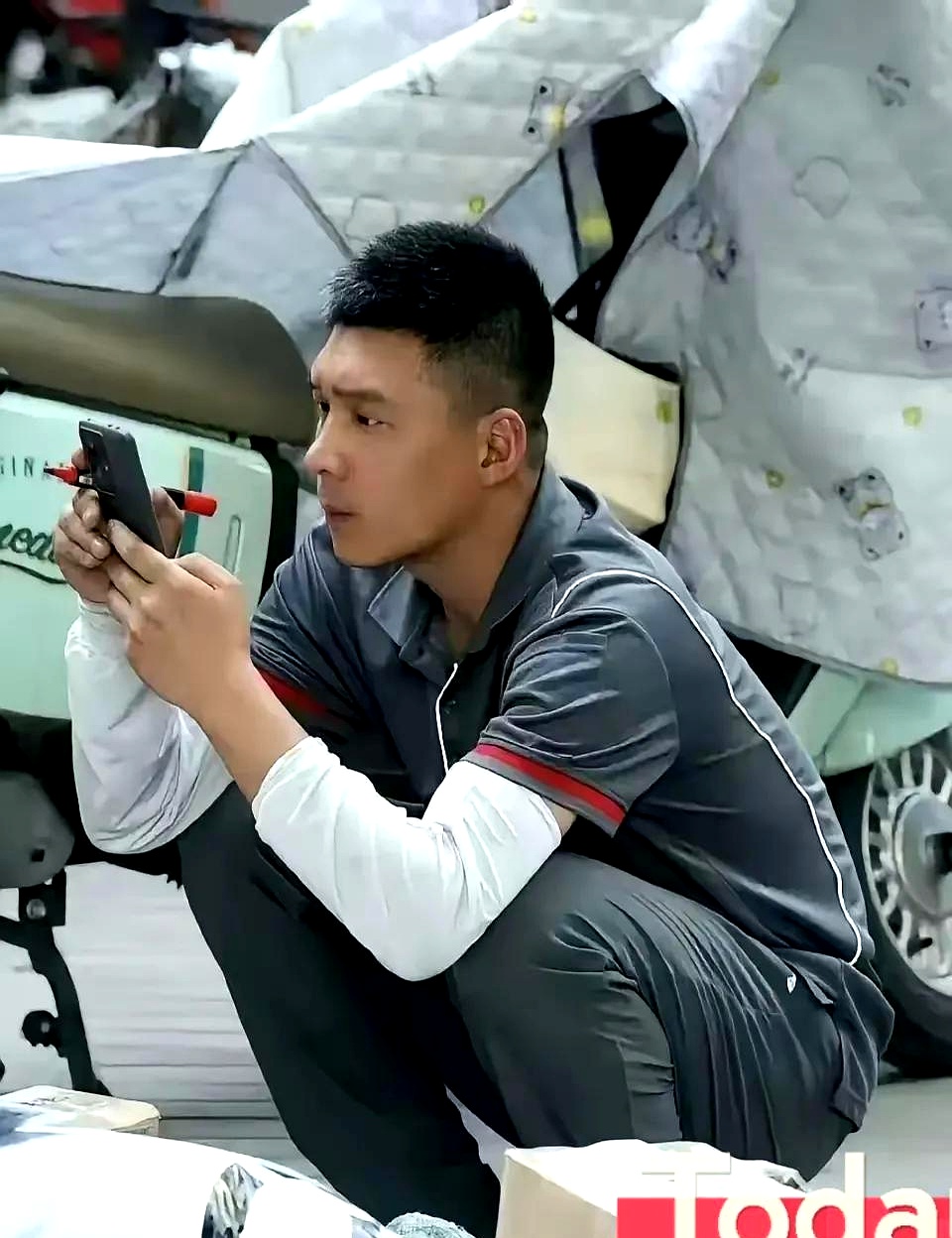 家人们,我遇到一位身高1米88的顺丰快递小哥!