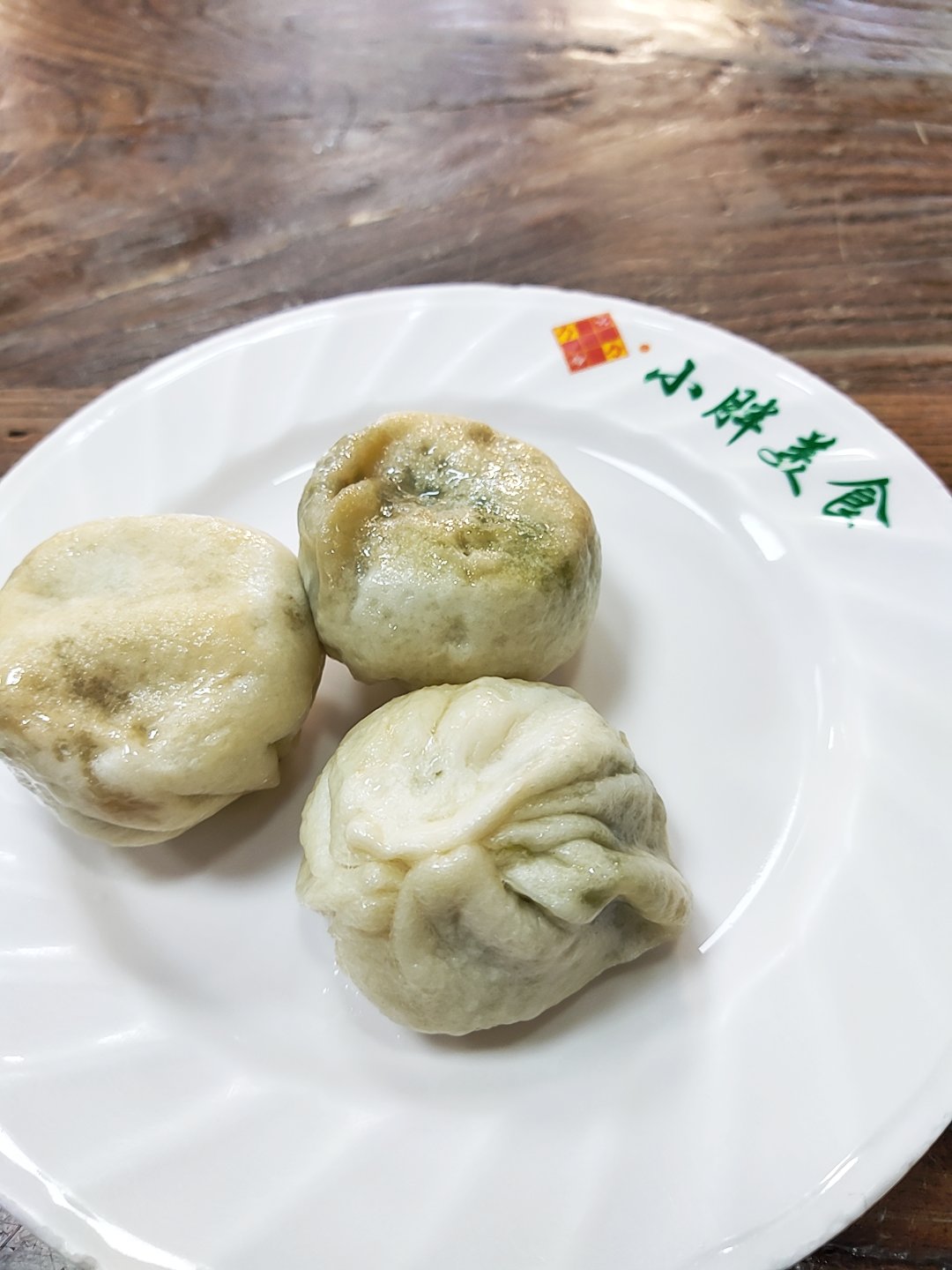 北京小胖美食主打的是包子和炸酱面偏北京课抖