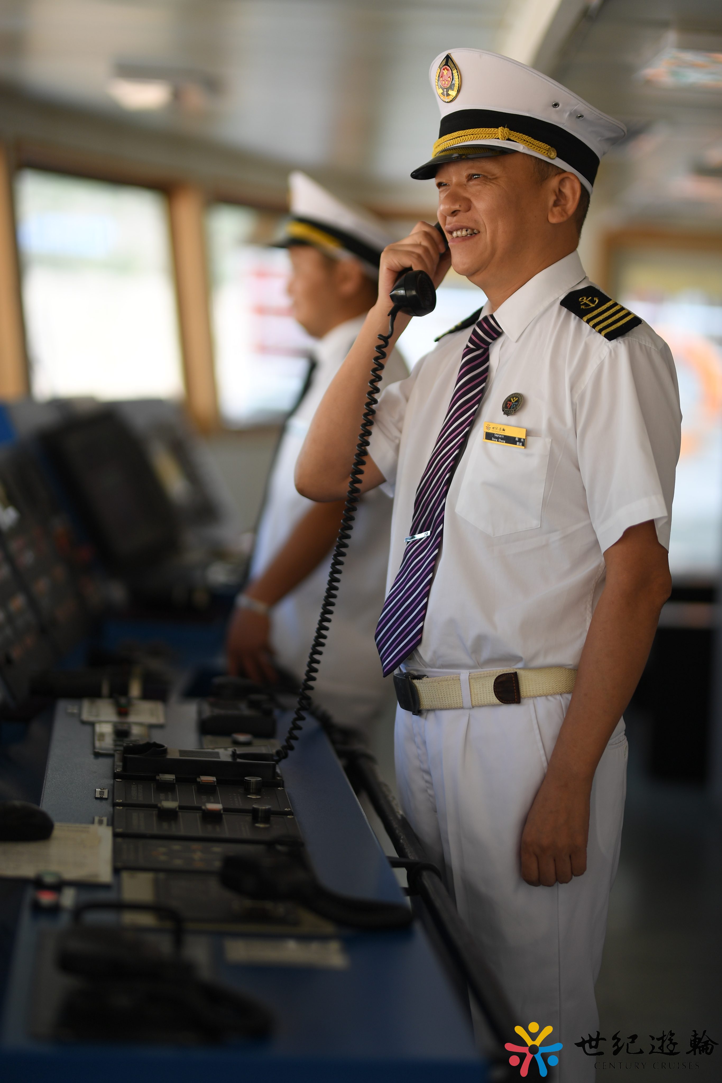 想象一下,站在游轮上,你就是那位掌控航向的船长