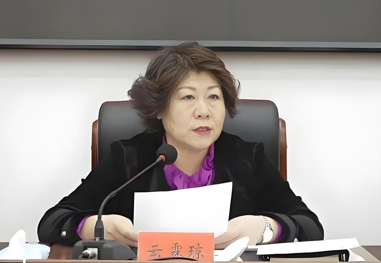 估计挺多人对内蒙古的清水河县不太了解,我十多年前去那儿出差过,那边