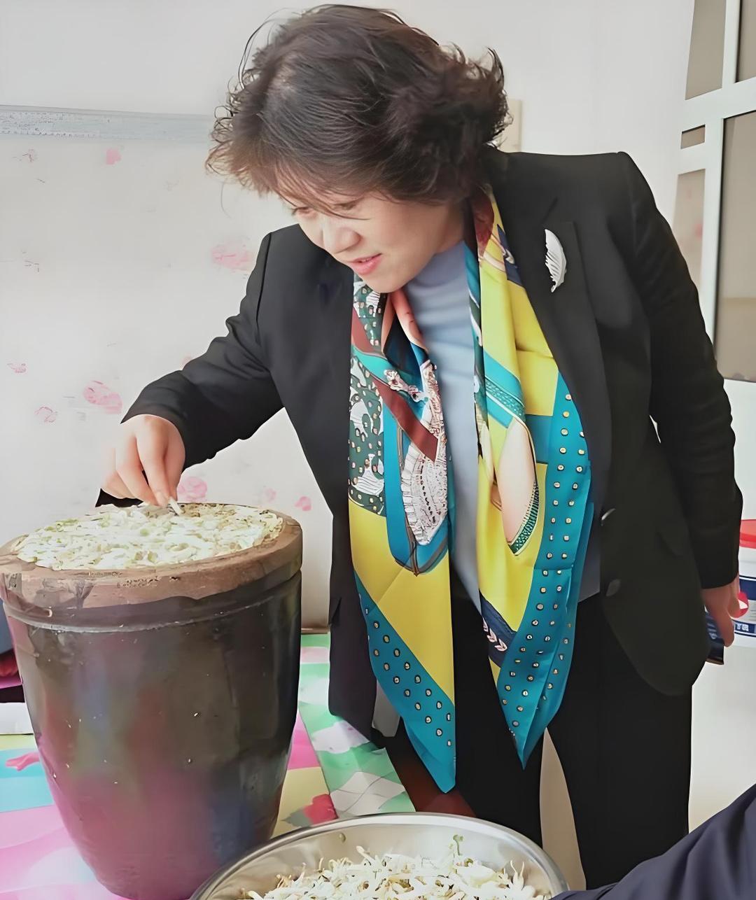 估计挺多人对内蒙古的清水河县不太了解,我十多年前去那儿出差过,那边