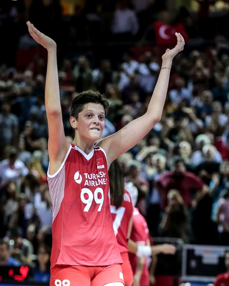 今晚世界女排联赛,一看土耳其,两个恐怖的主力瓦尔加斯和卡拉库尔特没