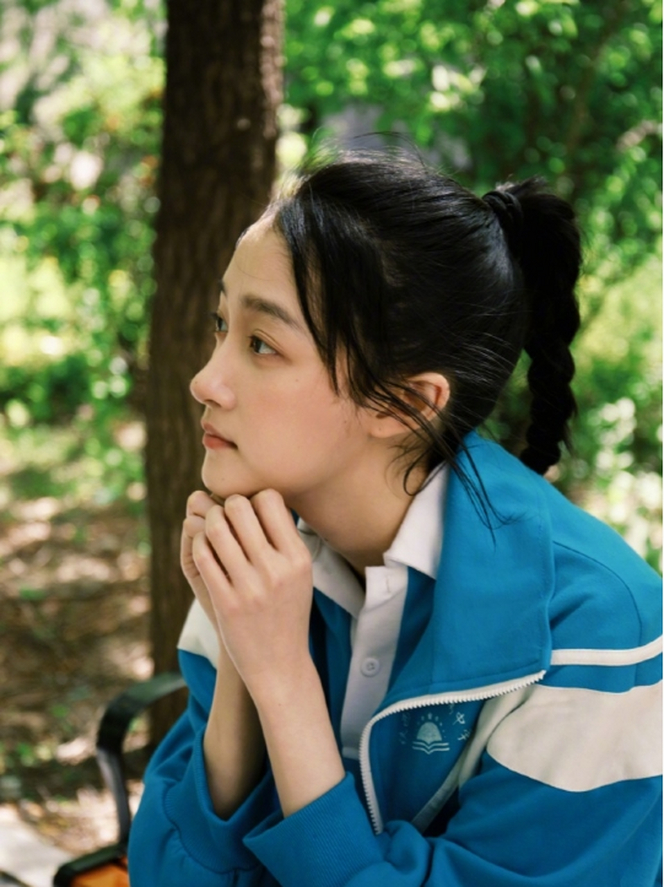 年代感校服造型,青春铁西,燃情岁月!@关晓彤