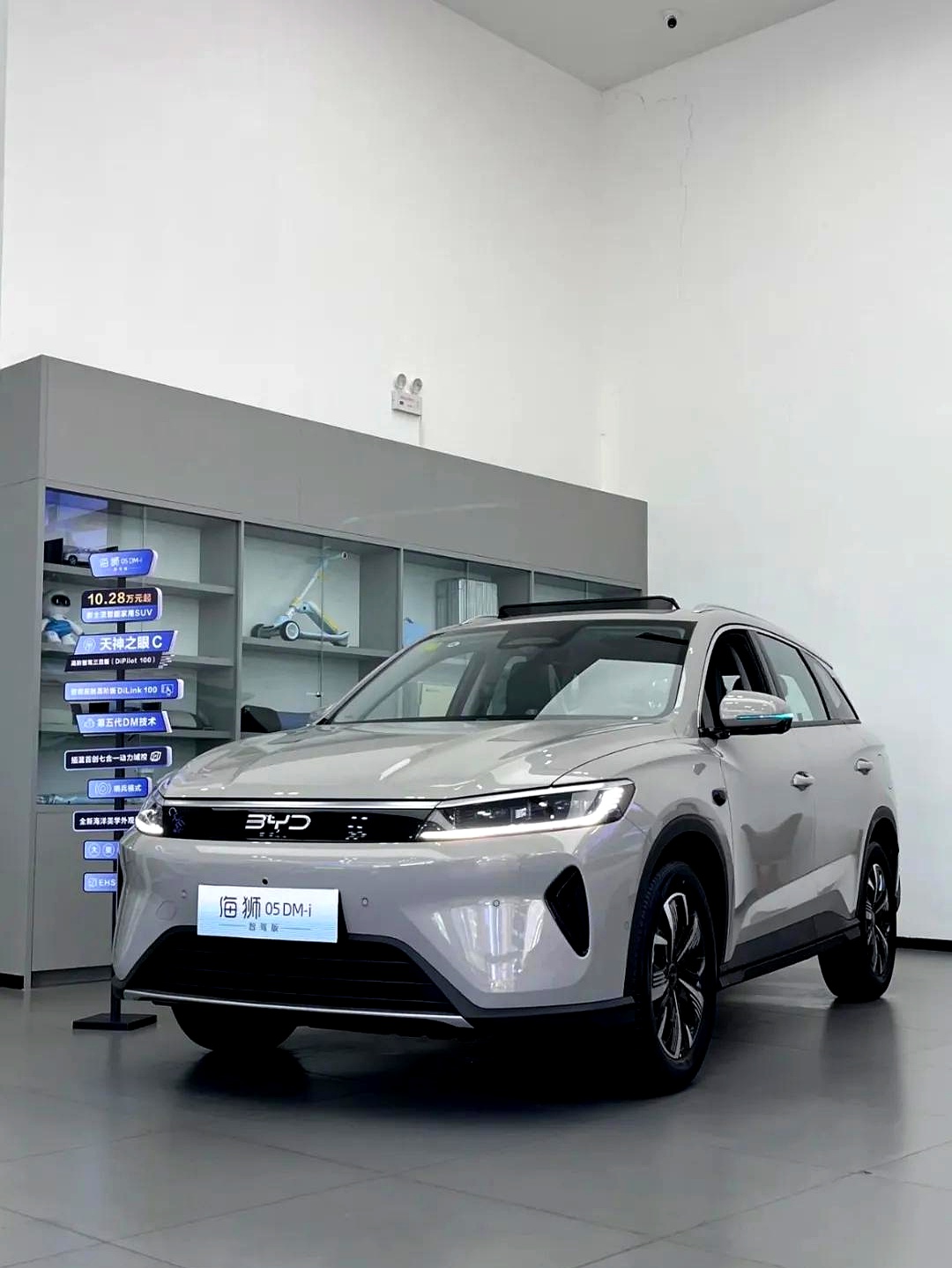 i:8万就能落地的混动suv,有智能驾驶功能还省油