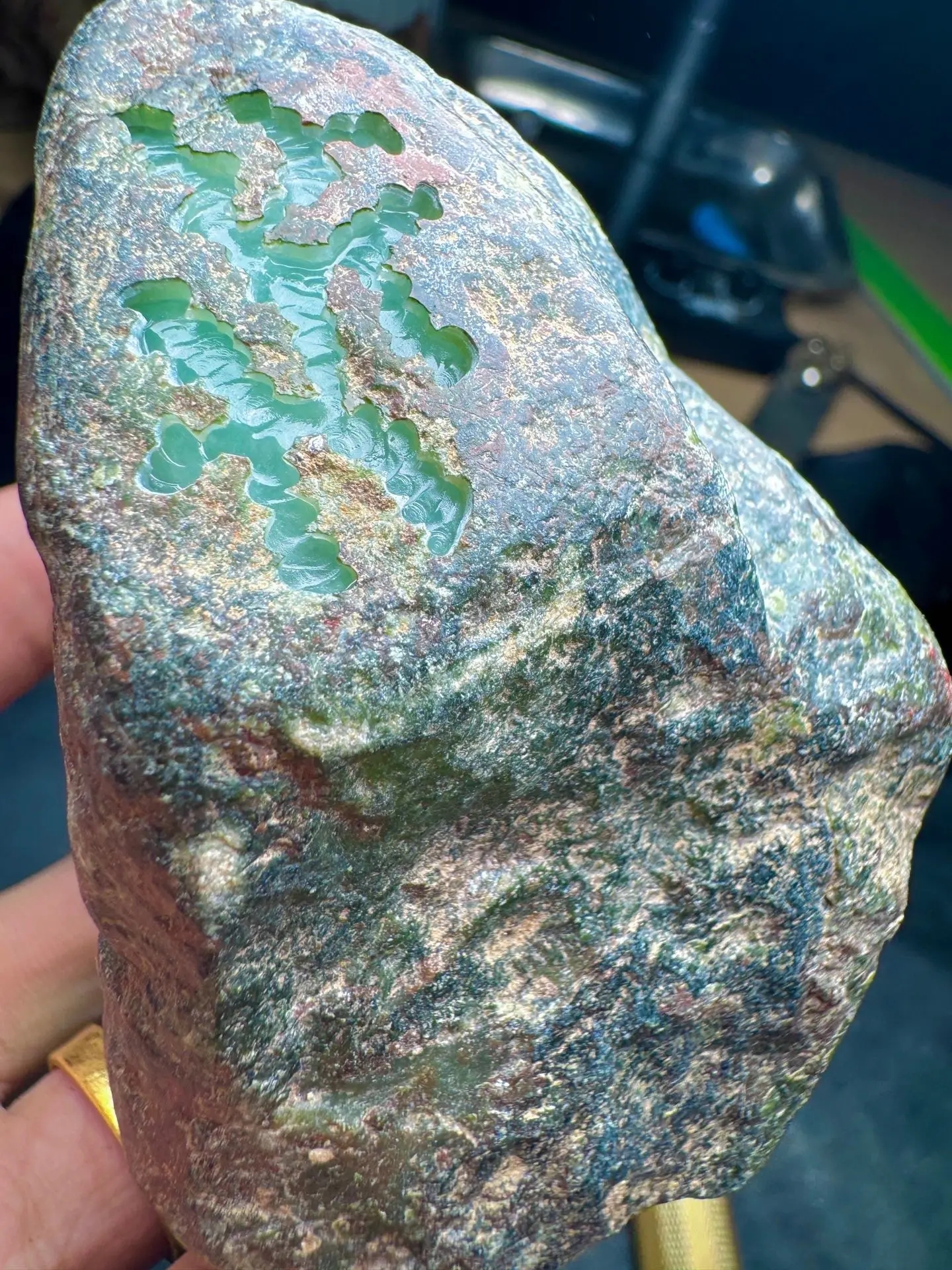 点击头像看直播# #翡翠原石#翡翠原石的颜色很淡雅,像是水墨画值哪