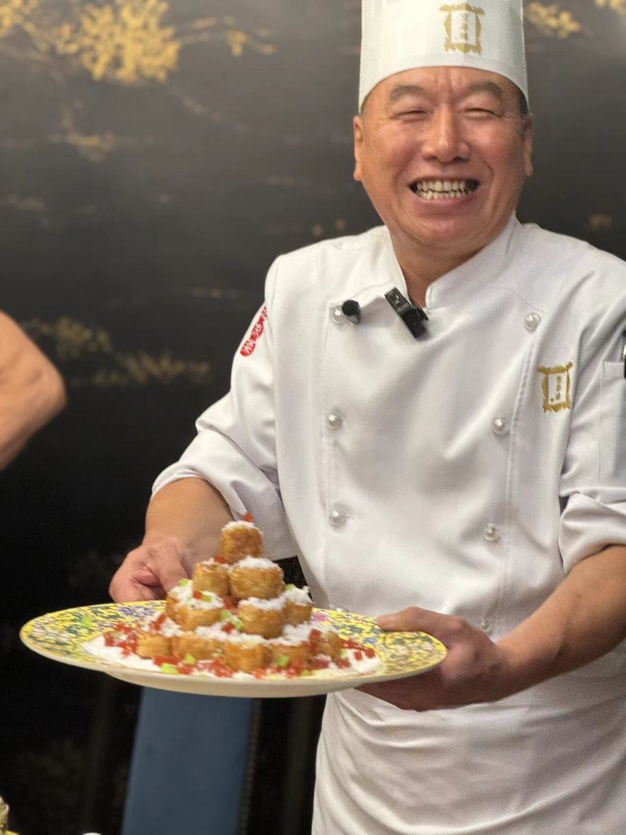 昨天聊了因为当年北京月饼的尴尬年代 所以现在中秋节几乎是广式月饼