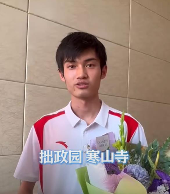 盛李豪的爸爸晒出儿子巴黎奥运会夺金后回家开始炒菜刷碗的事情,这