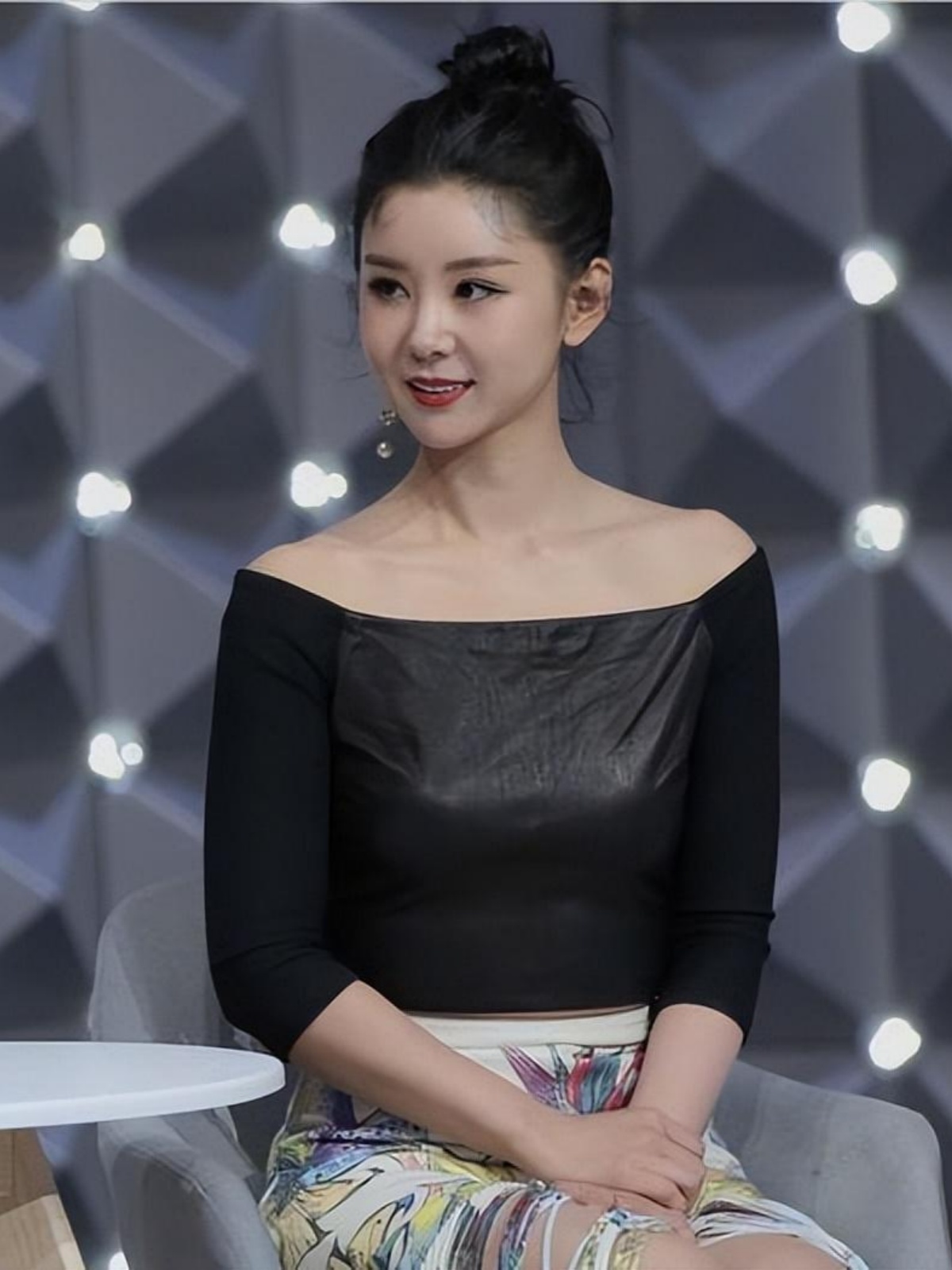 李小萌被誉为"最干净"女演员,坚守不接吻戏原则23年,备受瞩目.