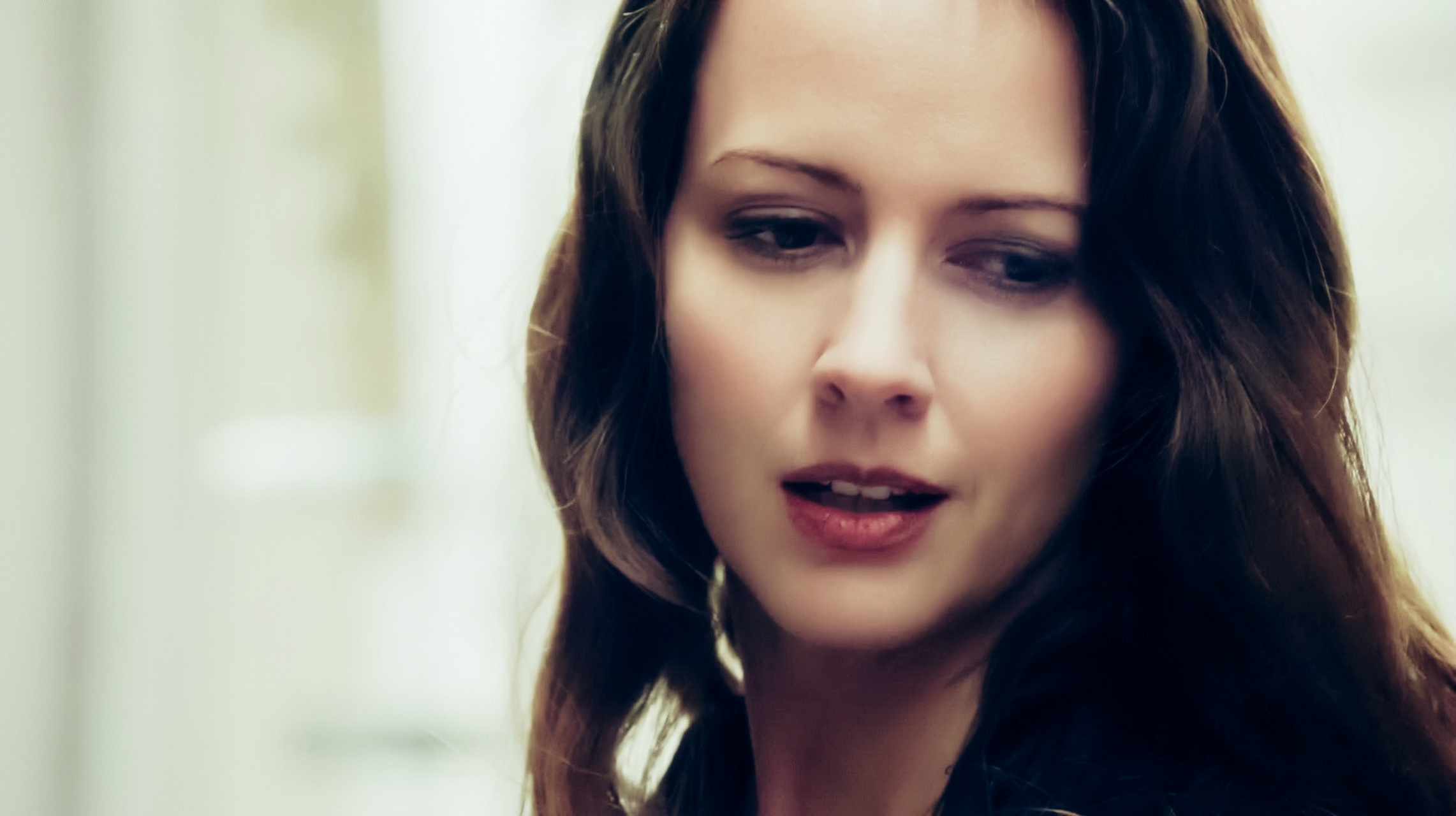 艾米·阿克 amy acker,美国演员,代表作有《疑犯追踪》,《傲骨贤妻》